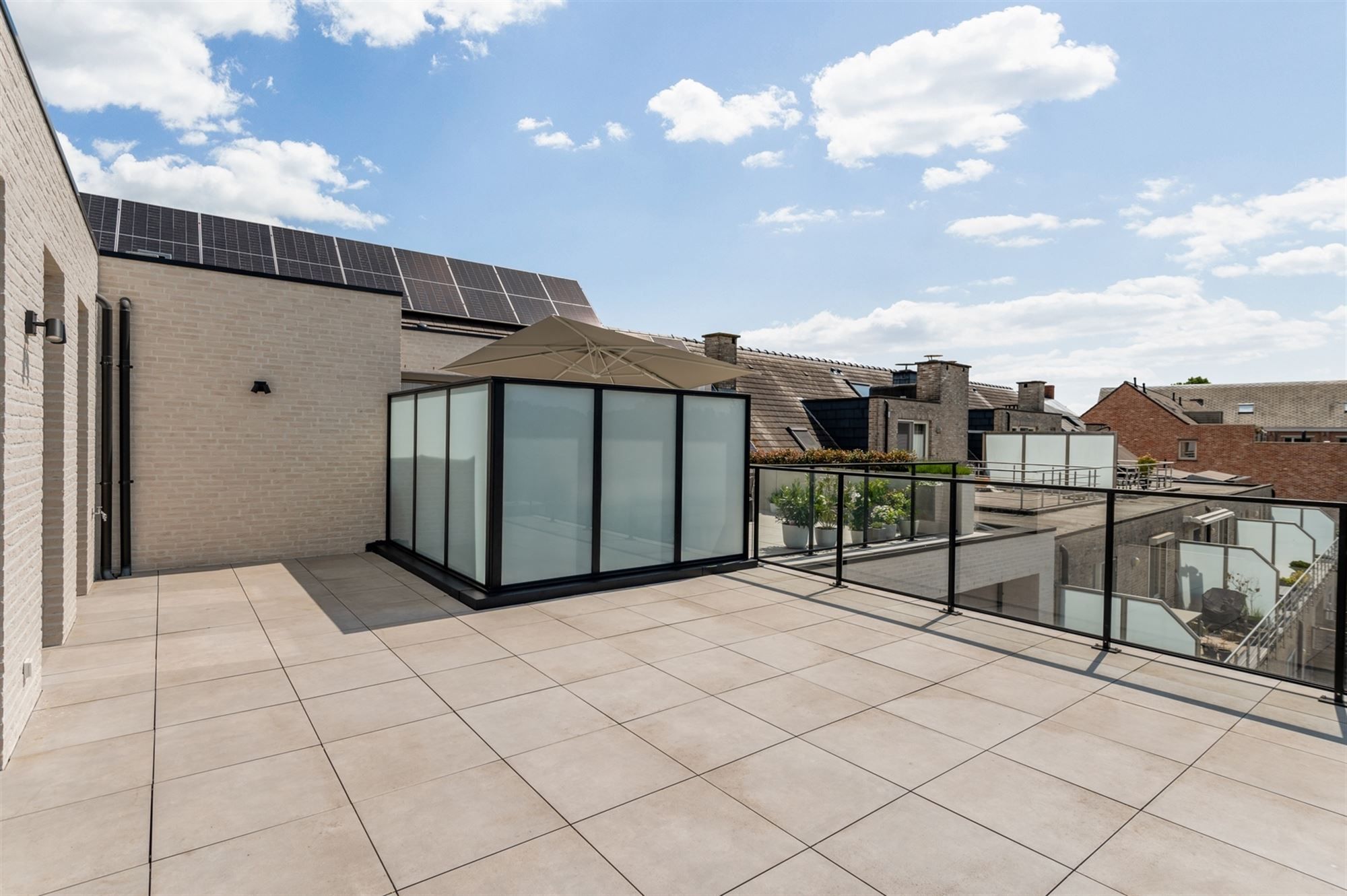 Ruim dakappartement met knap terras, in het landelijke dorpscentrum van Grasheide. foto 10