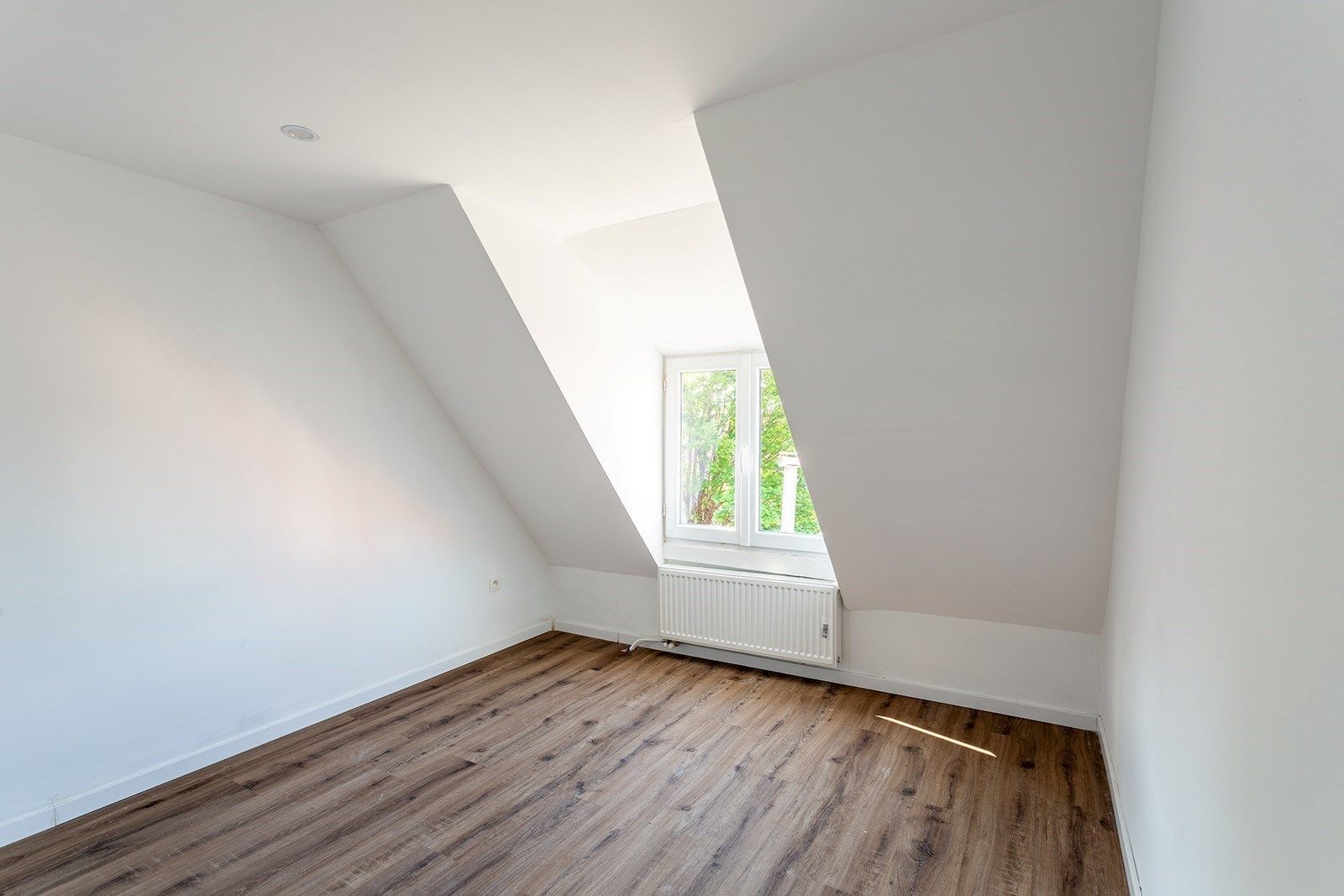 Gerenoveerd handelspand gelegen in de populaire Abdijstraat foto 27