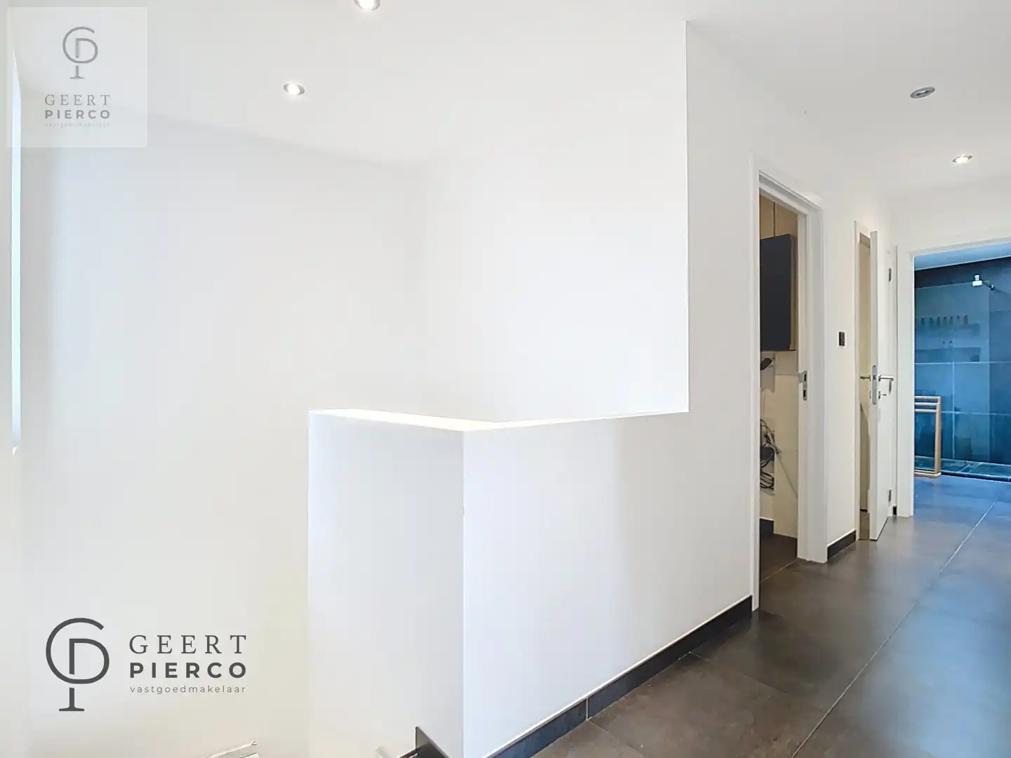 Prachtig nieuwbouwappartement met 2 garages foto 6