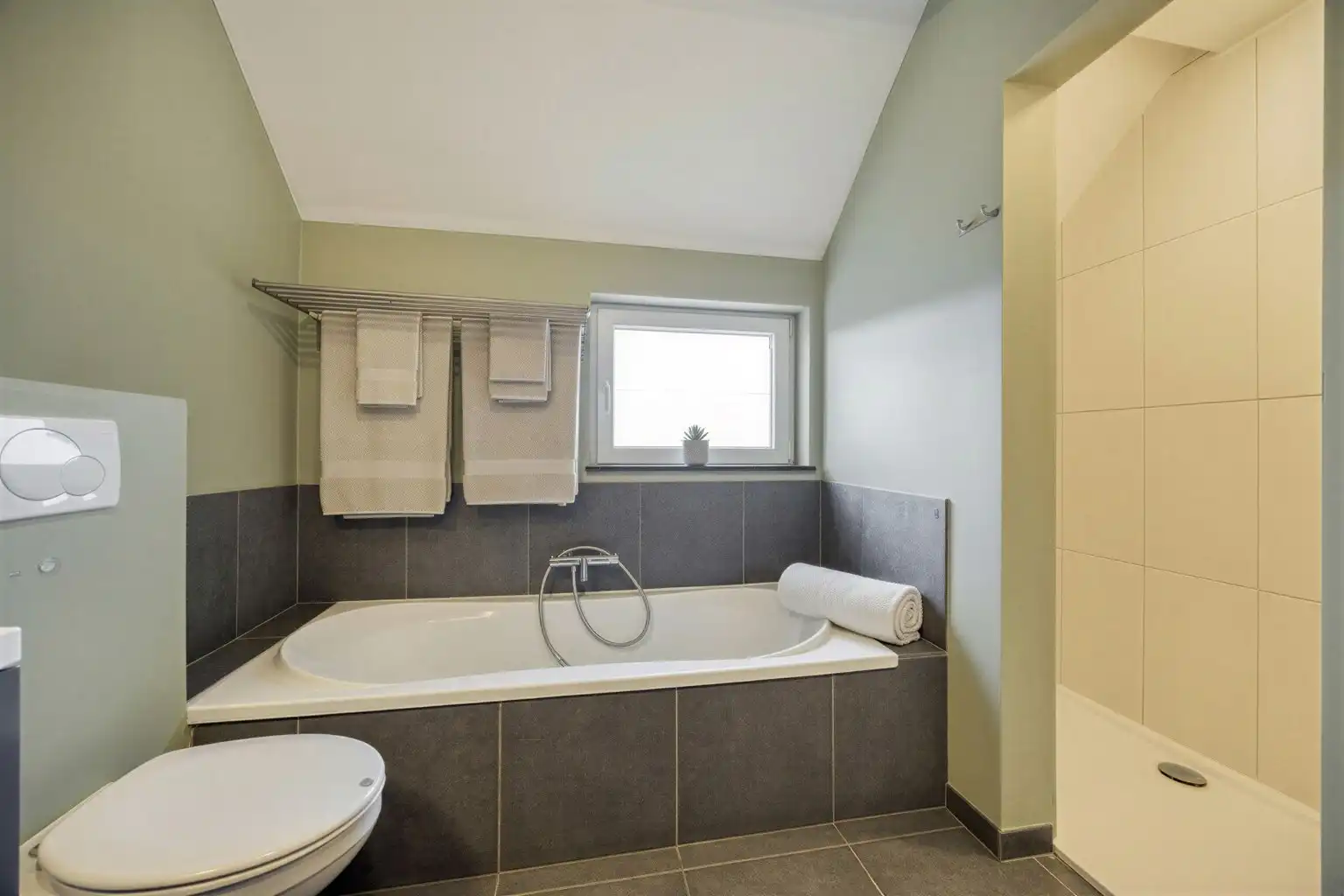 Mooie, instapklare woning met tuin in Hoegaarden (Hoksem) foto 21