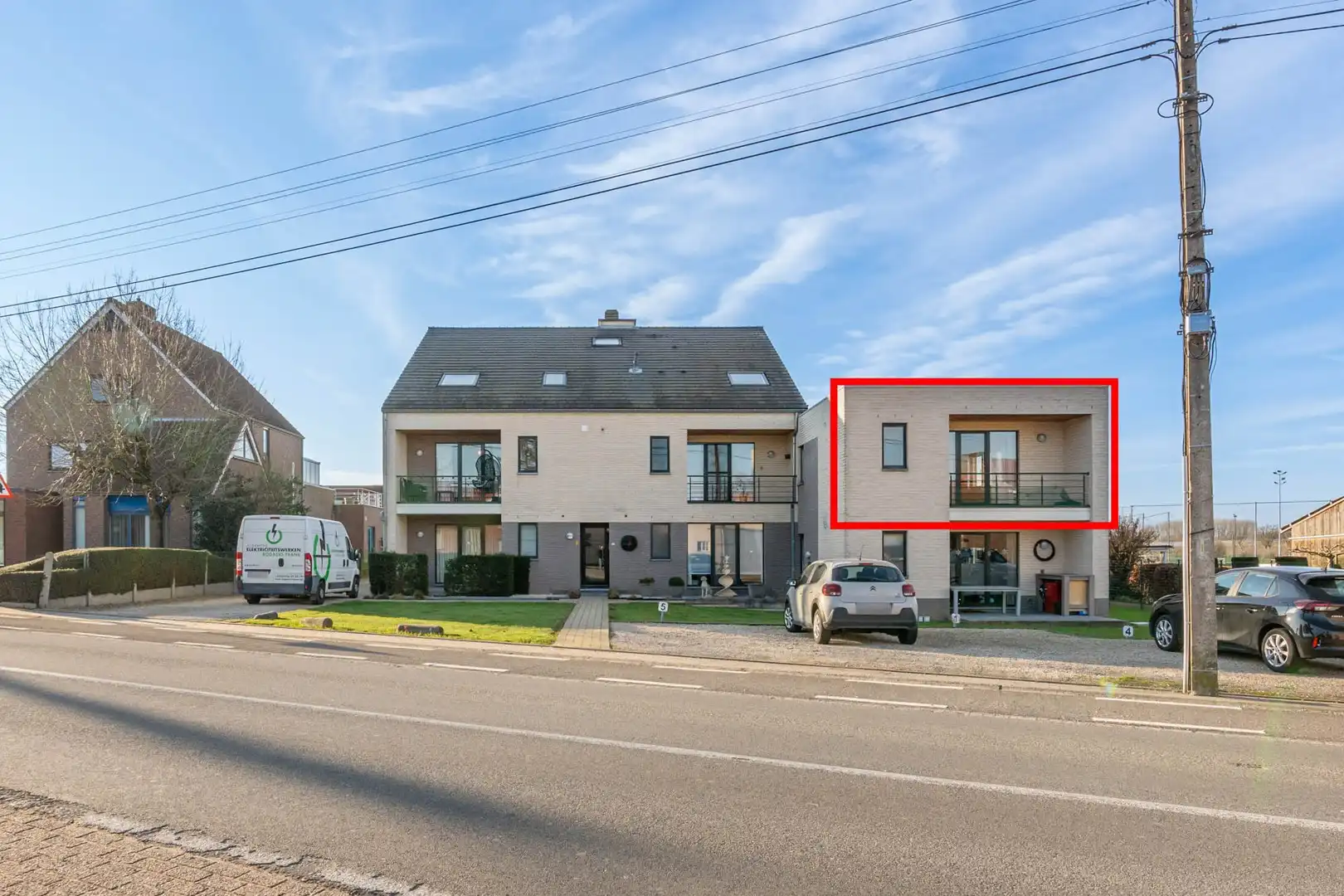 Lichtrijk 2-slaapkamerappartement met 2 terrassen + autostaanplaats in Zepperen (Sint-Truiden). foto {{pictureIndex}}