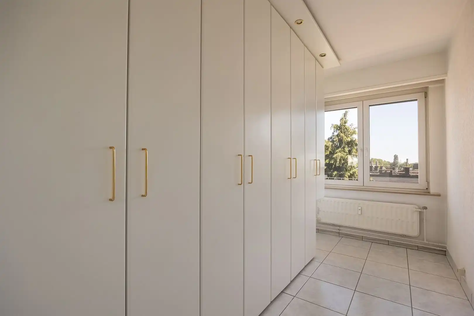 Ruim appartement met 2 slaapkamers, dressing en terras foto 10