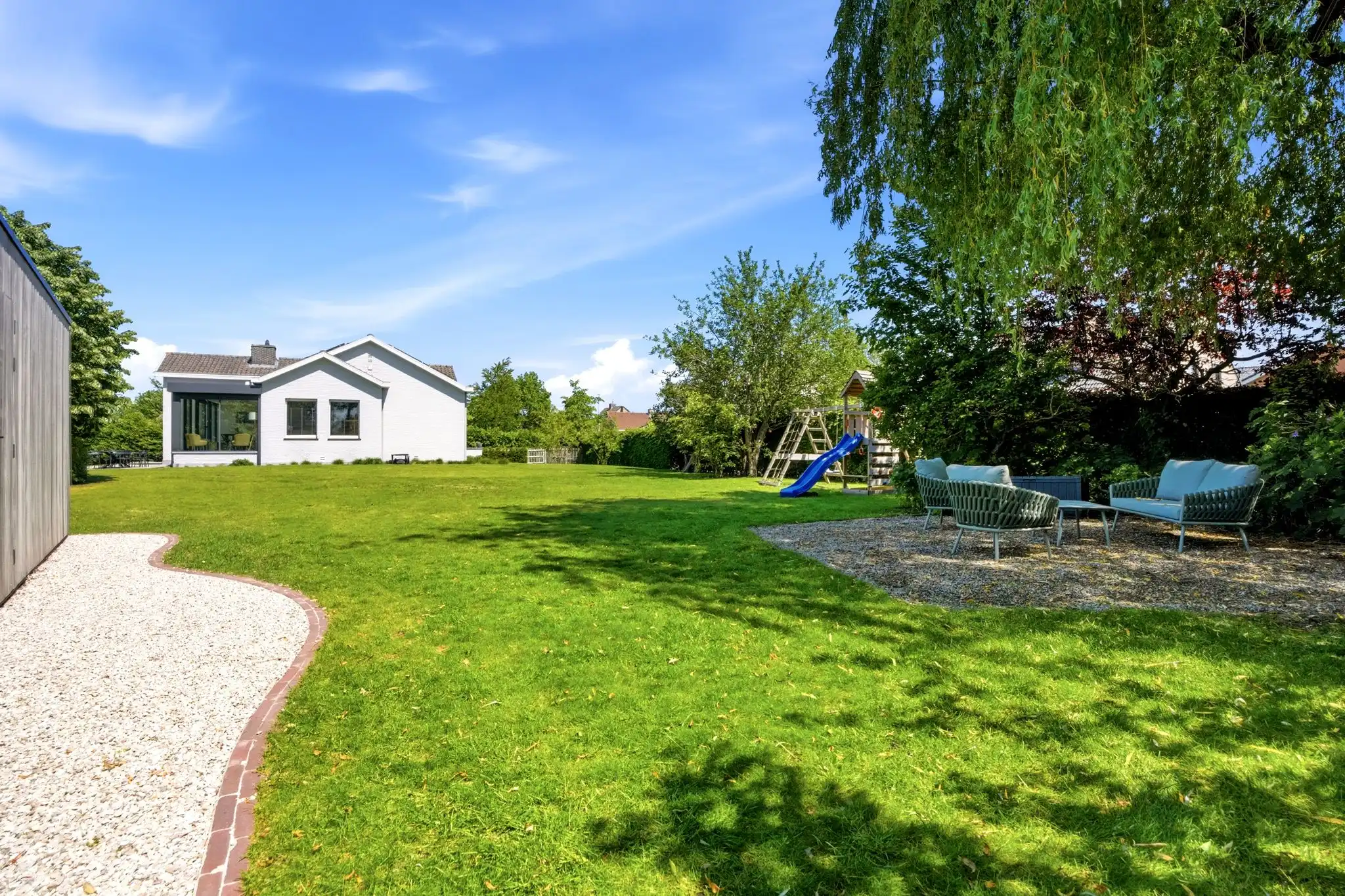 Instapklare woning (perceel 571m²) mét perceel bouwgrond (602m²) te Zedelgem foto 2