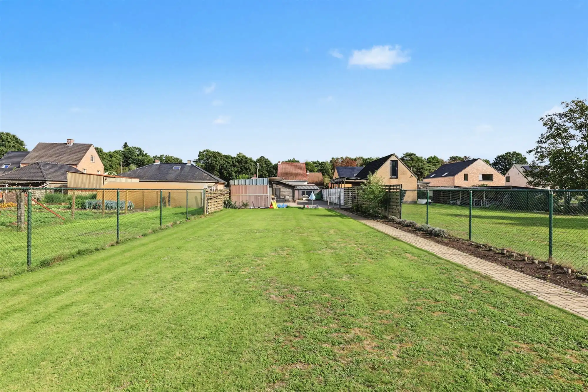 Instapklare woning op ruim perceel met paardenstallen foto 25