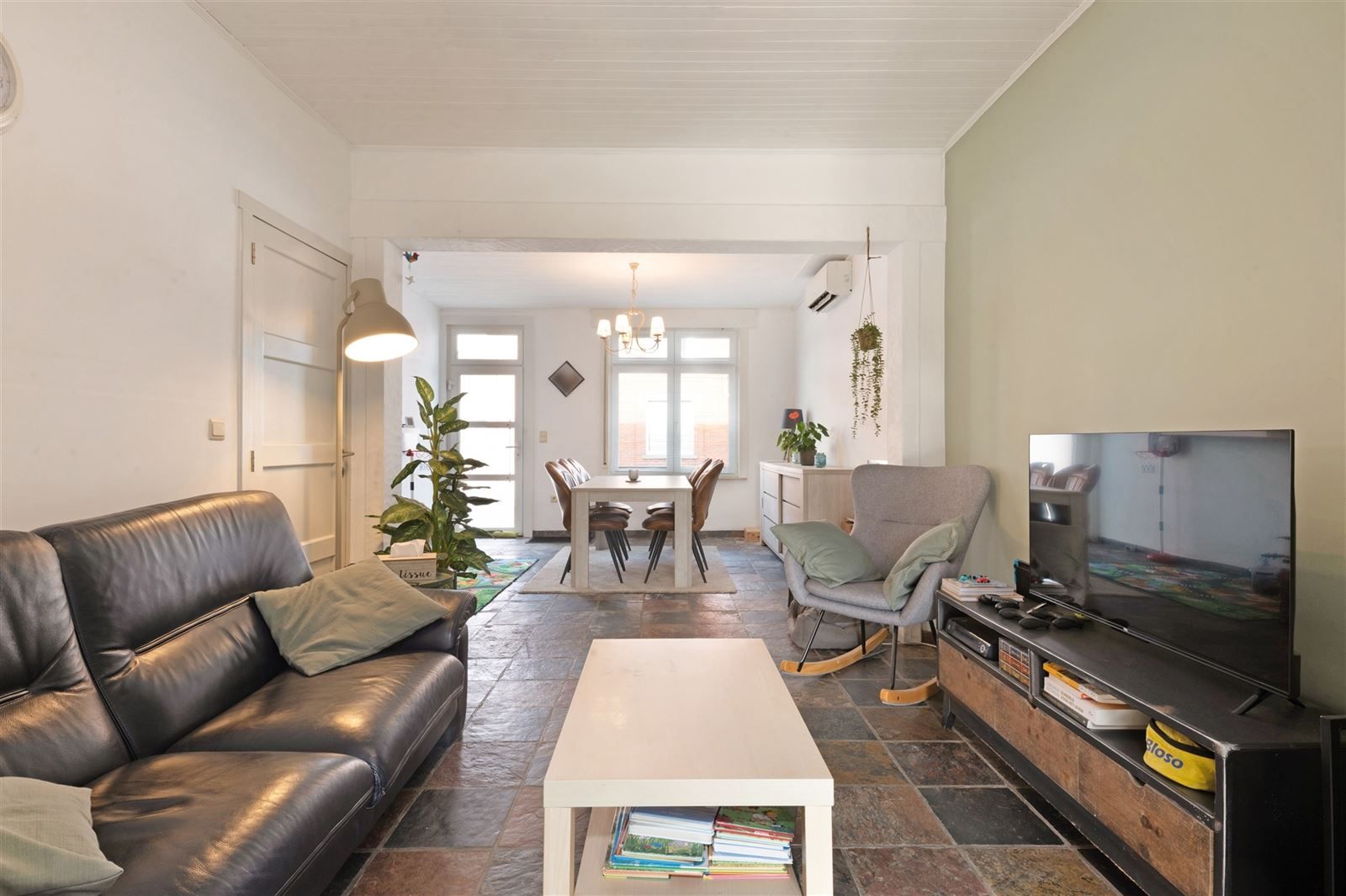 Gezellige gezinswonig met grote tuin op 27are20 foto 4