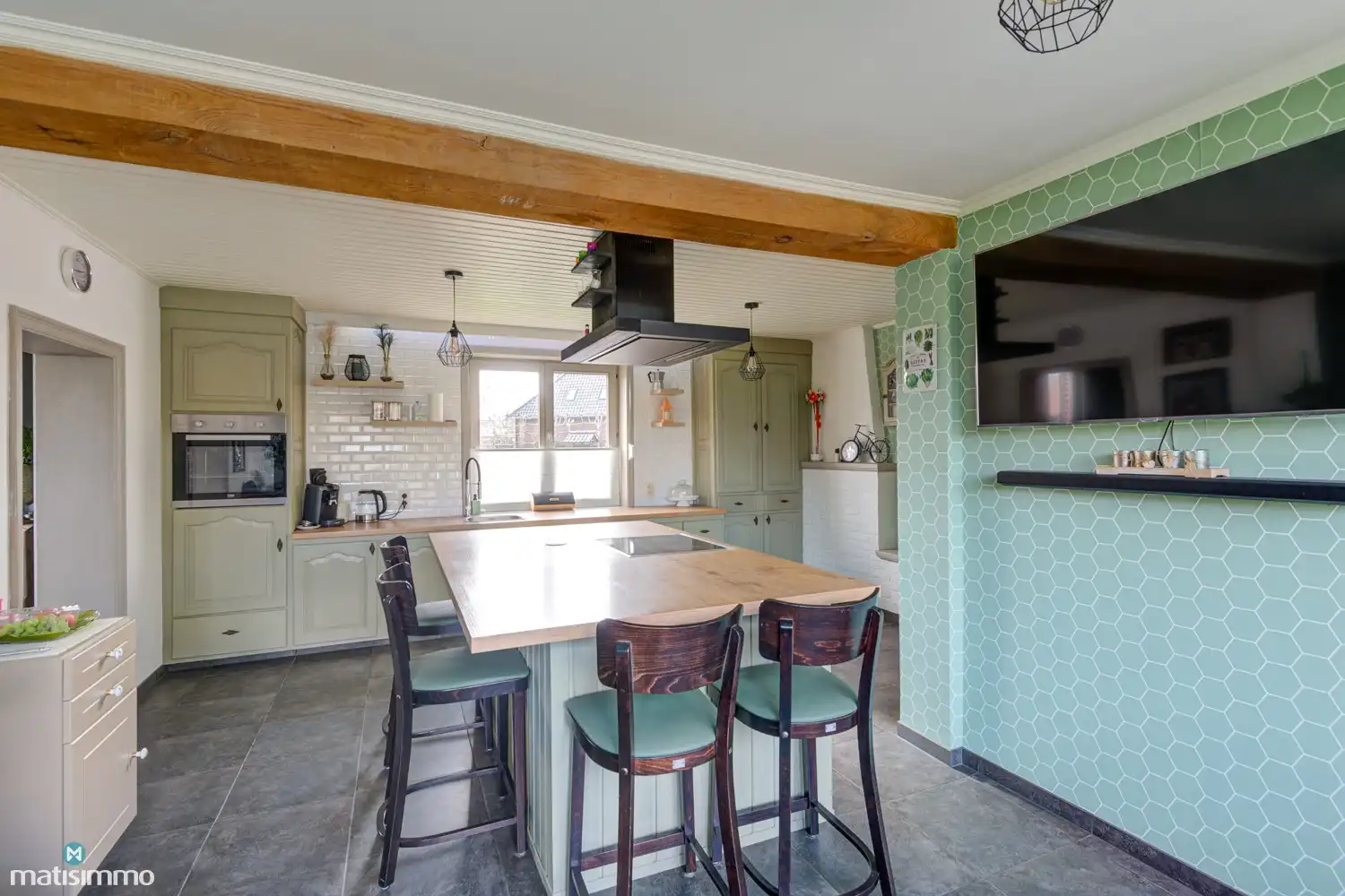 GERENOVEERDE, INSTAPKLARE VRIJSTAANDE WONING MET 3 SLAAPKAMERS IN NEEROETEREN (MAASEIK) foto 8