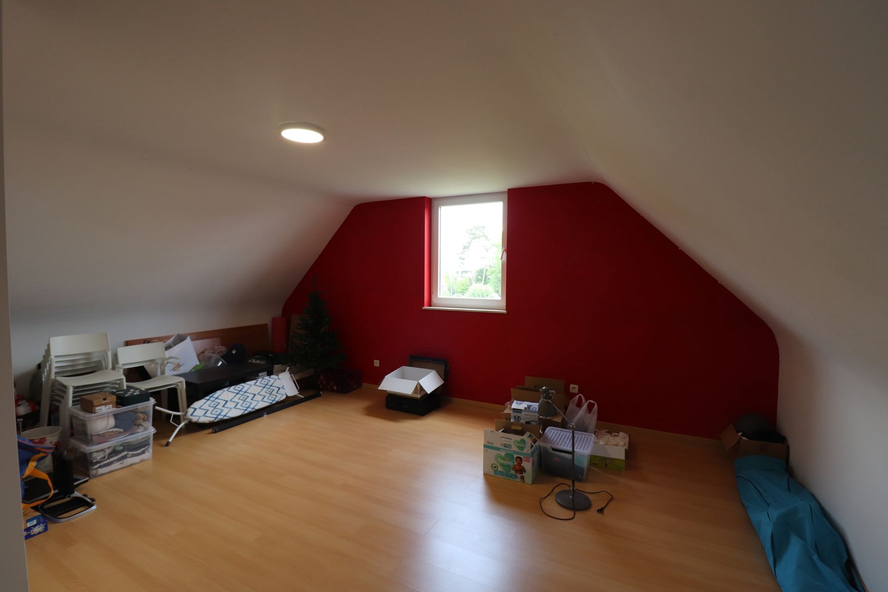 Halfopen bebouwing met 4 slaapkamers en tuin. foto 12