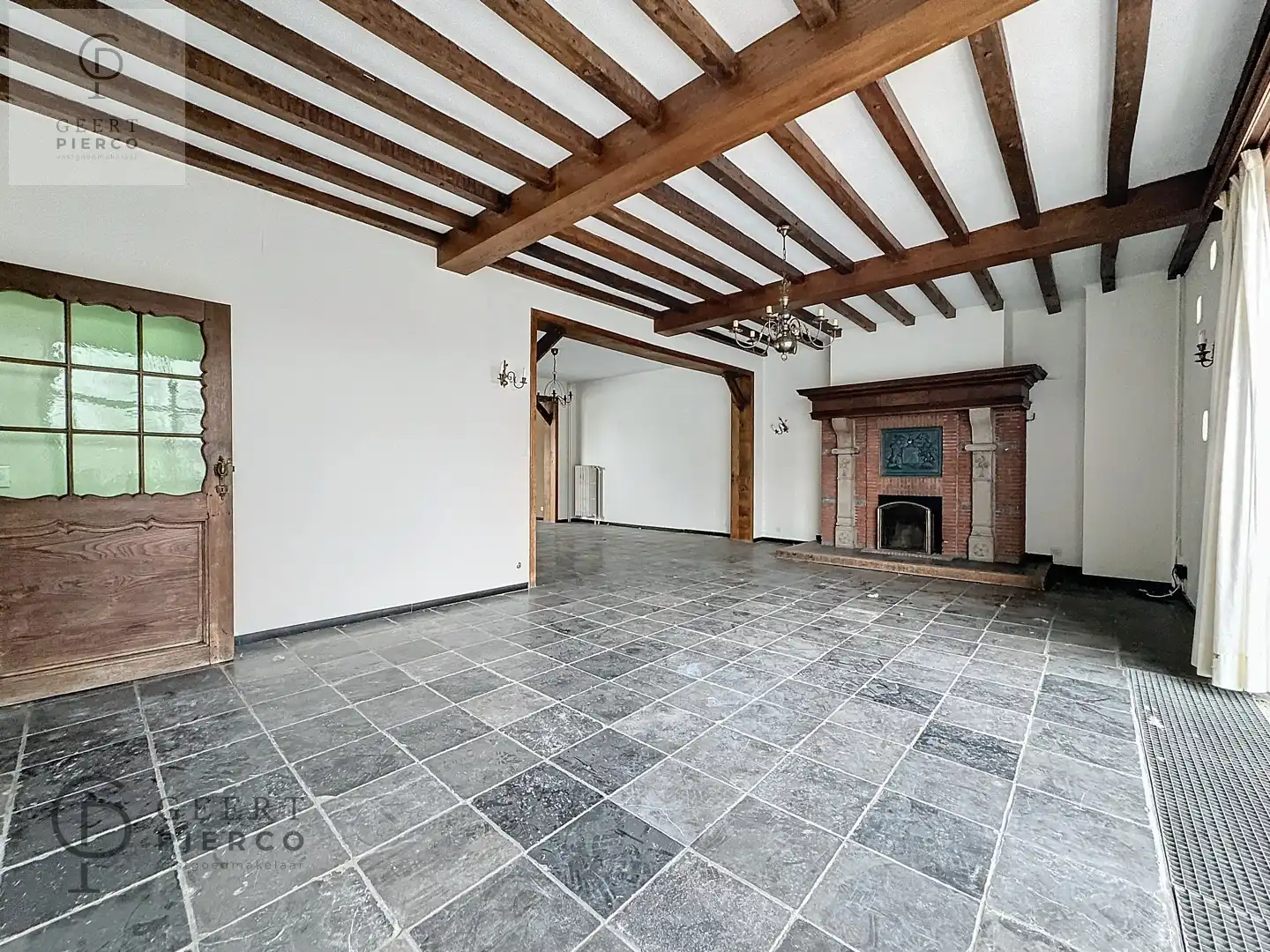 Ruim handelspand met ruim appartement foto 5