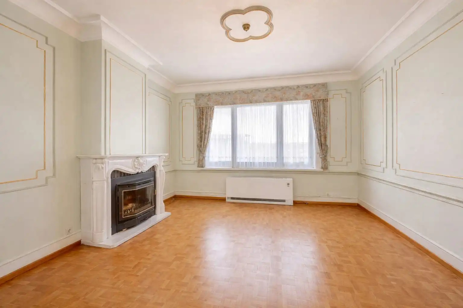 RUSTIG GELEGEN WONING MET DUBBELE GARAGE EN UITWEG!! foto 8