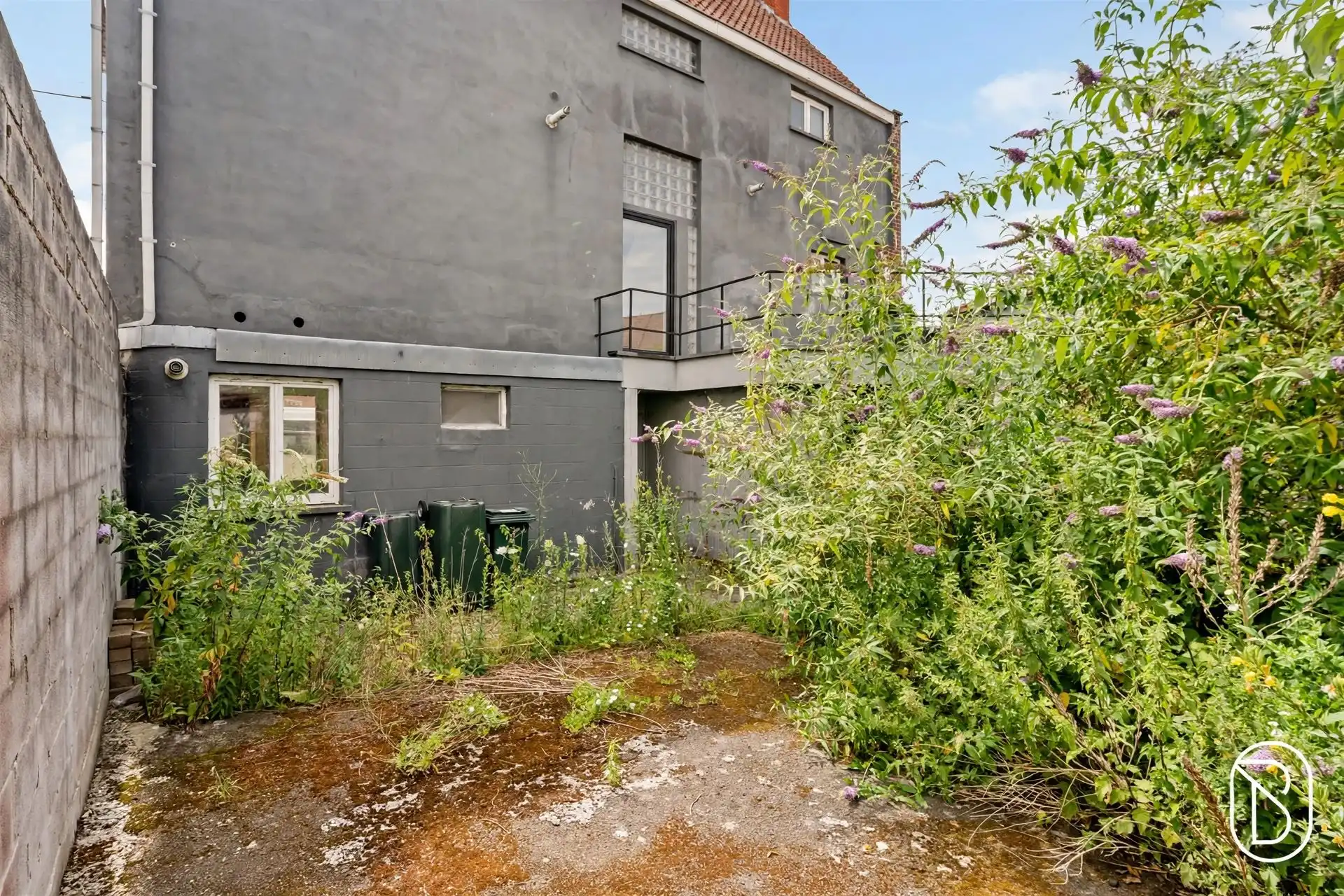 Te renoveren woning met 5 kamers, en parkeergelegenheid  foto 4