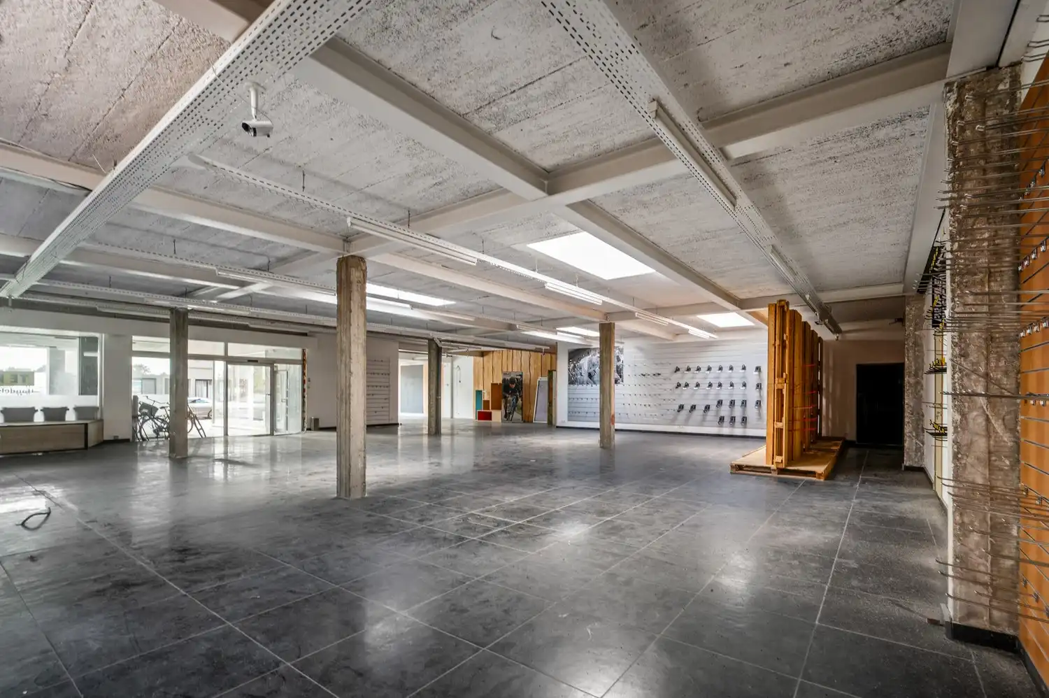 Ruim handelspand van 458 m² met woonst, garage en tuin te Duffel foto 5