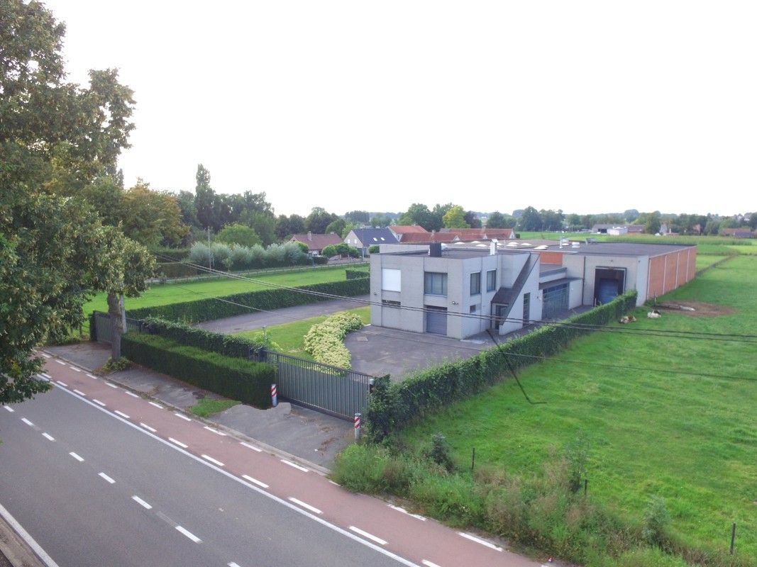 Veelzijdig bedrijfsgebouw (2345 m²) te Avelgem foto 2