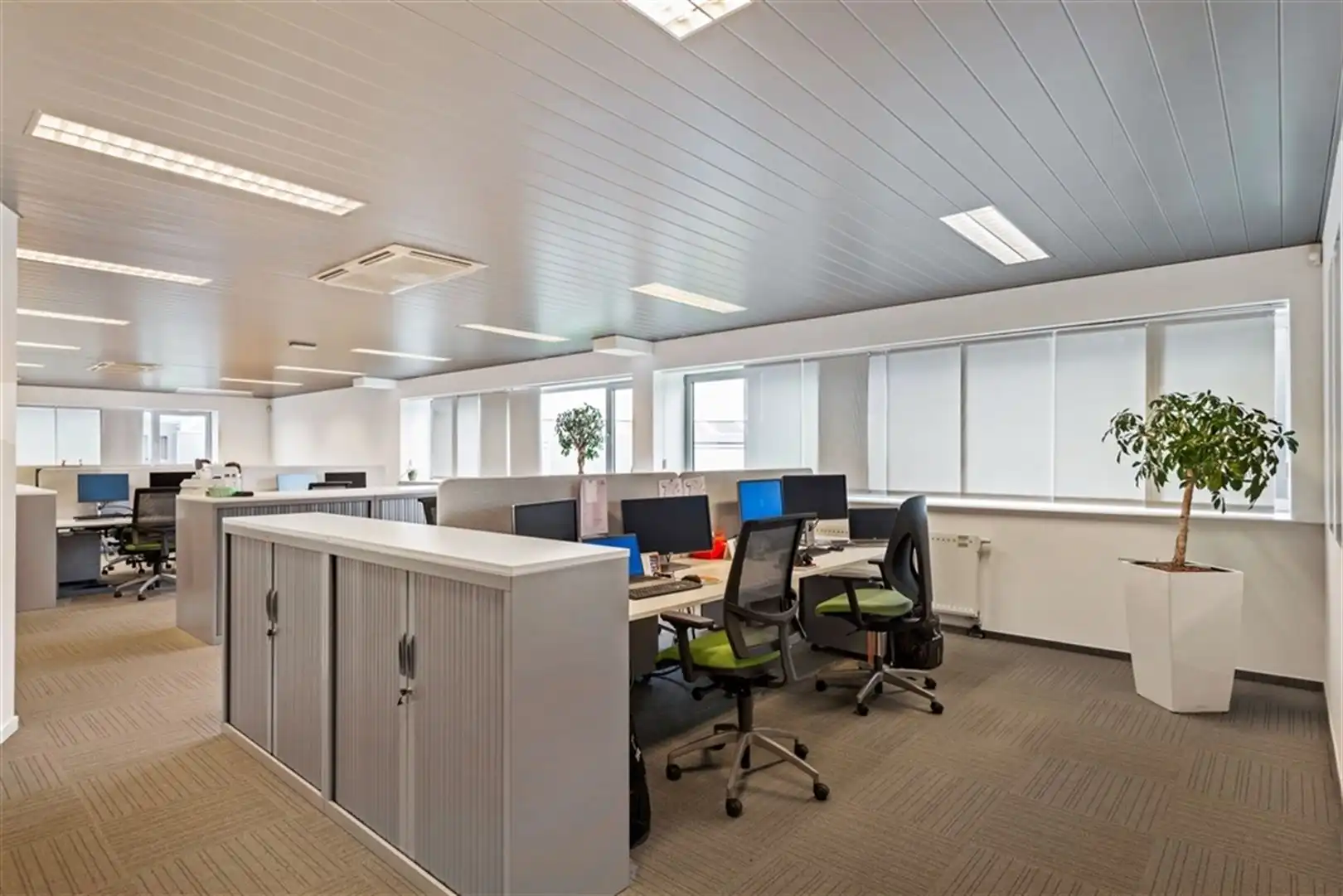 Kantoor van 1238m² samen met magazijn van 398 m² in Aartsela foto 9