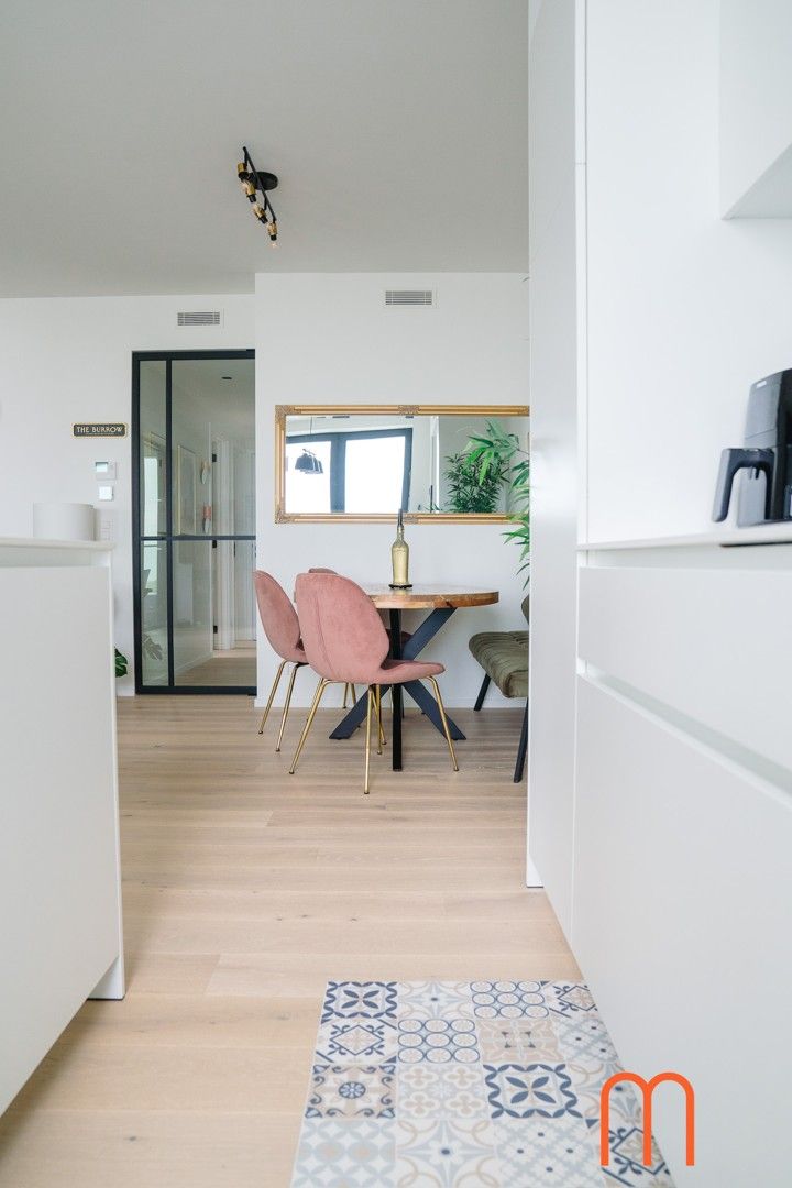 Heel mooi 2-slaapkamer appartement op de 4de verdieping van de unieke residentie Ensor Tower II gelegen op de fantastische site ‘Oosteroever’. foto 4