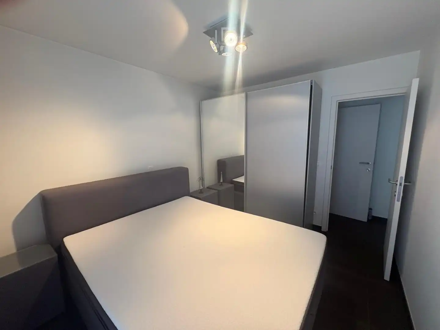 Prachtig instapklaar  2 - slpk appartement:   Open zicht op laan!  foto 4