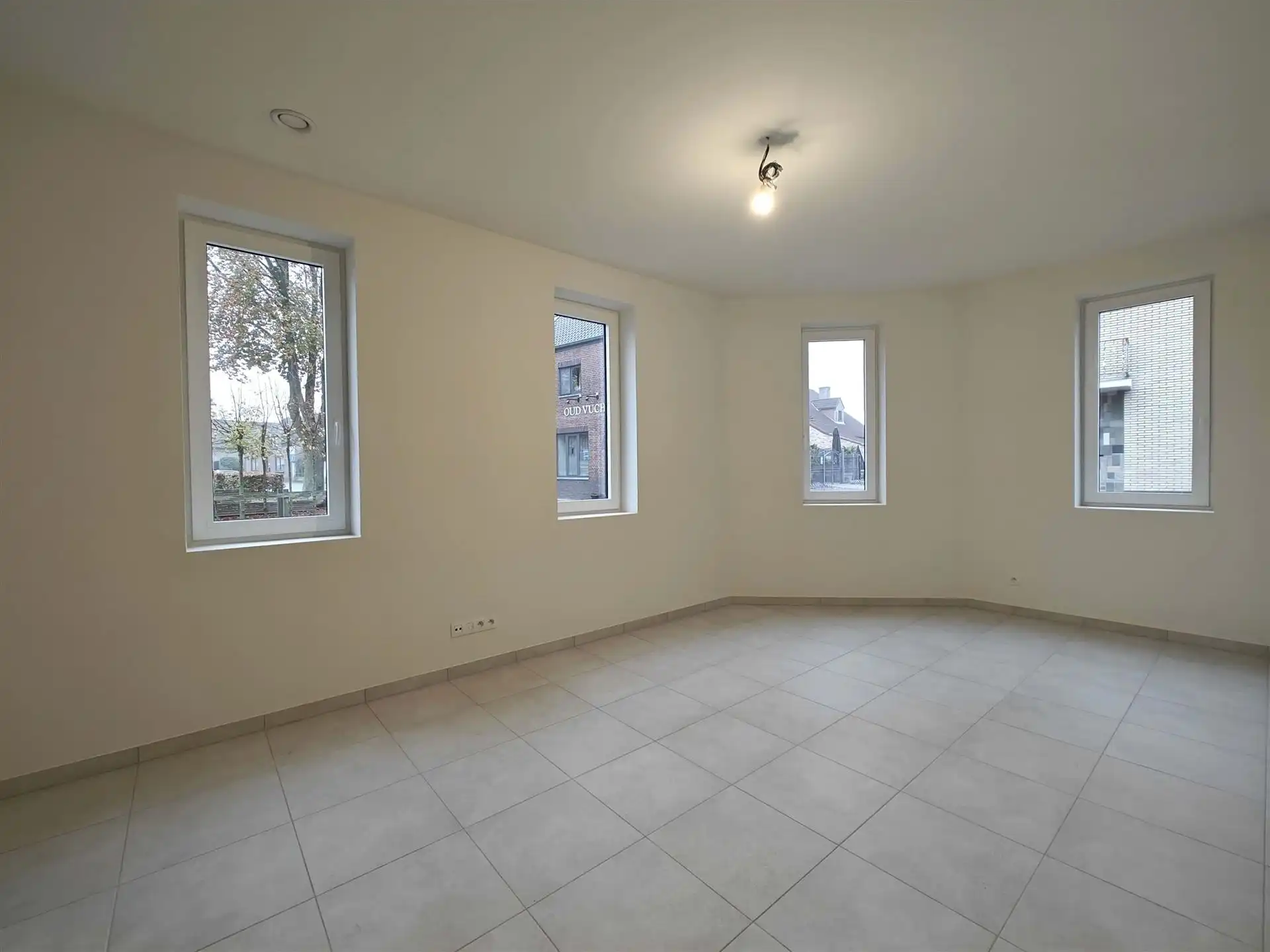 Nieuwbouwwoning te vucht met 3 slaapkamers foto 5