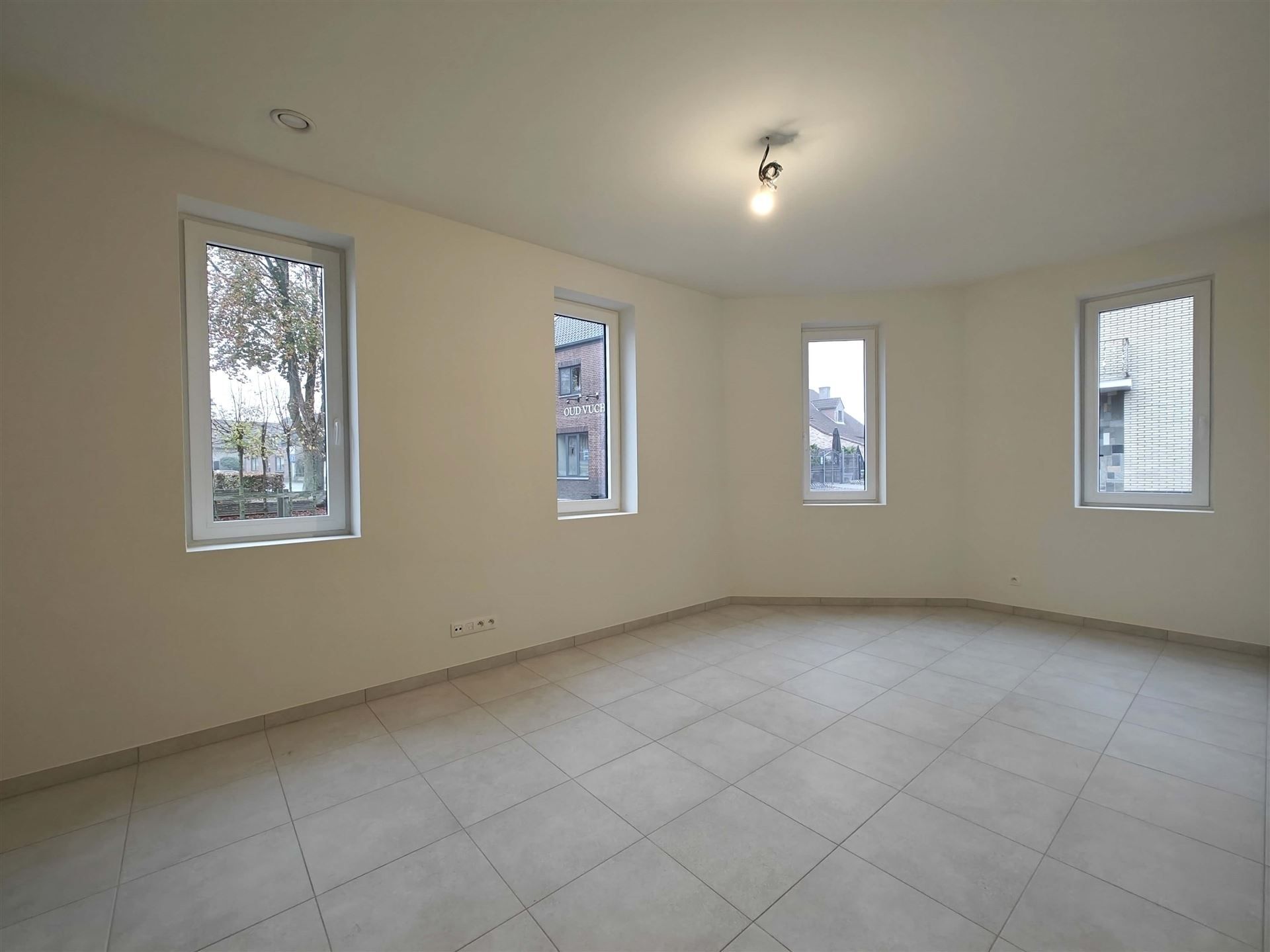 Nieuwbouwwoning te vucht met 3 slaapkamers foto 5