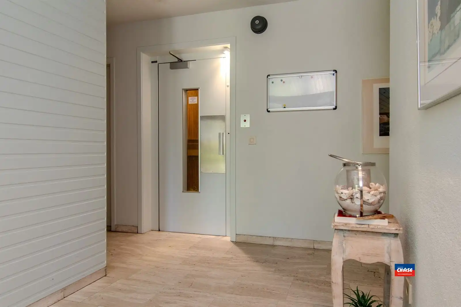 Op te frissen appartement met 1 slaapkamer en terras foto 11