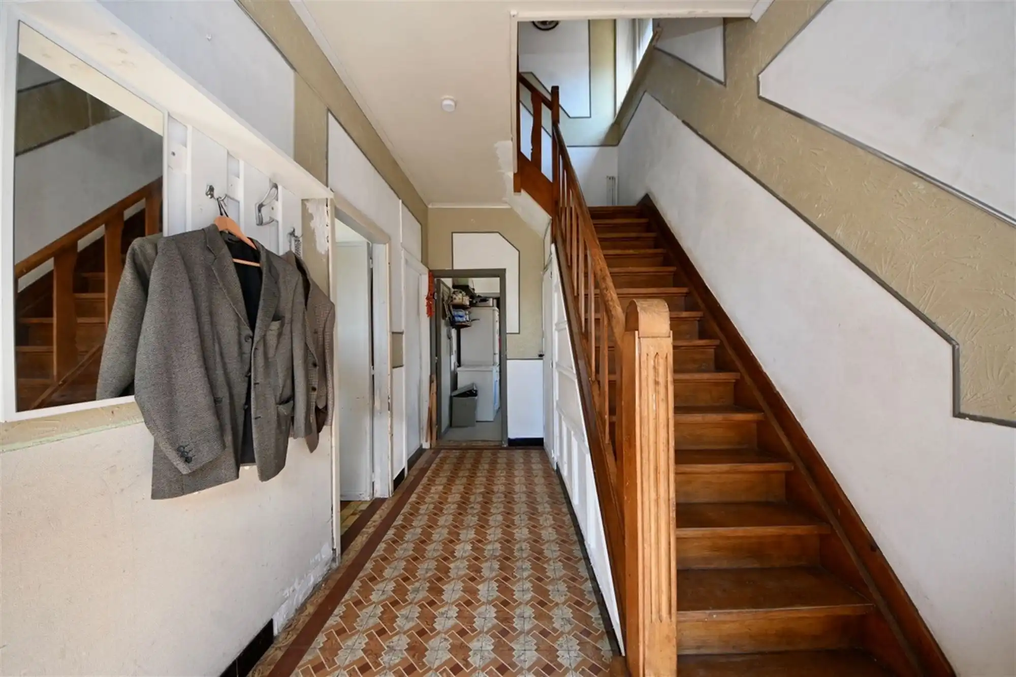 Te renoveren woning met 3 slaapkamers, garage en tuin.  foto 10