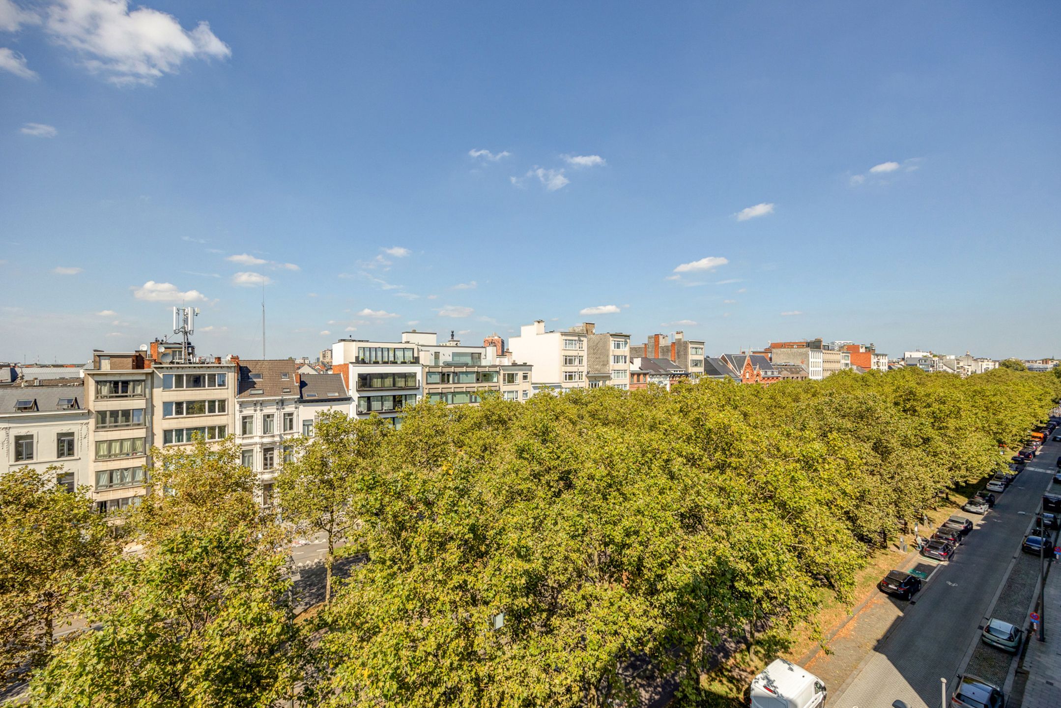 ANTWERPEN-ZUID - Ruim hoekappartement op het Zuid foto 8