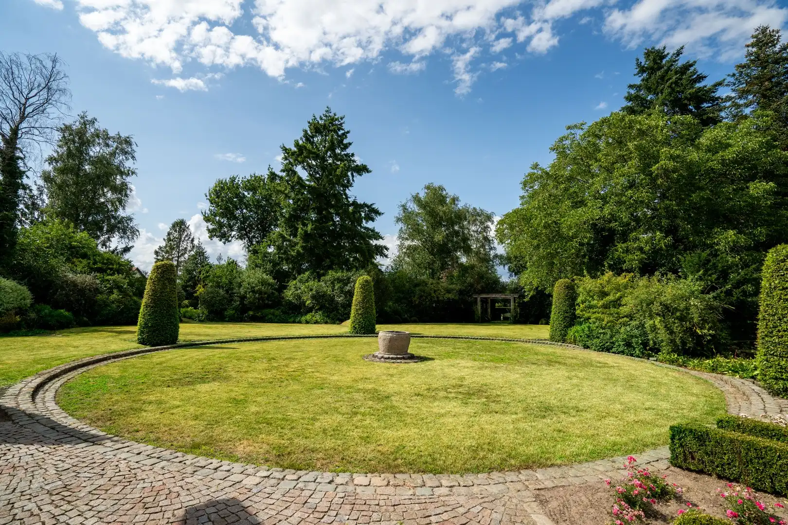 Riante karaktervolle villa met parktuin op ruim 1 hectare foto 26