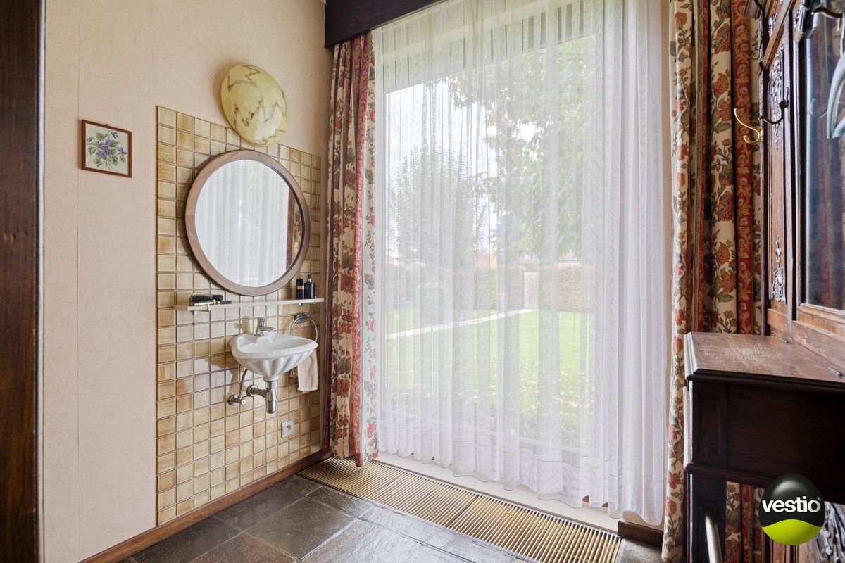 RUIME RESIDENTIEEL GELEGEN VILLA OP 46A89CA NABIJ CENTRUM BILZEN. foto 16