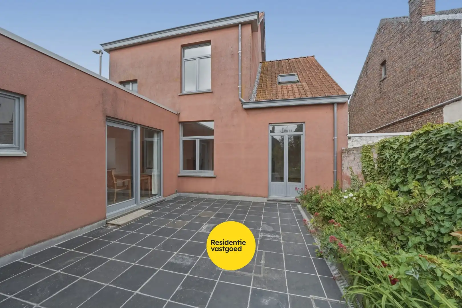 Karaktervolle instapklare hoekwoning met inpandige garage en zonnige stadstuin foto 8