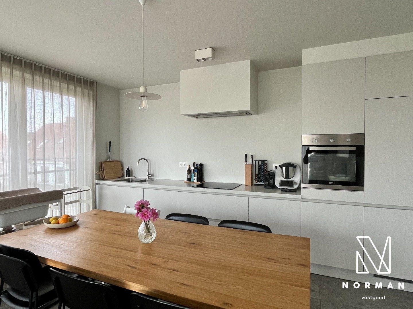 Dit modern afgewerkt appartement bevindt zich op de tweede verdieping van een recente residentie. foto 6