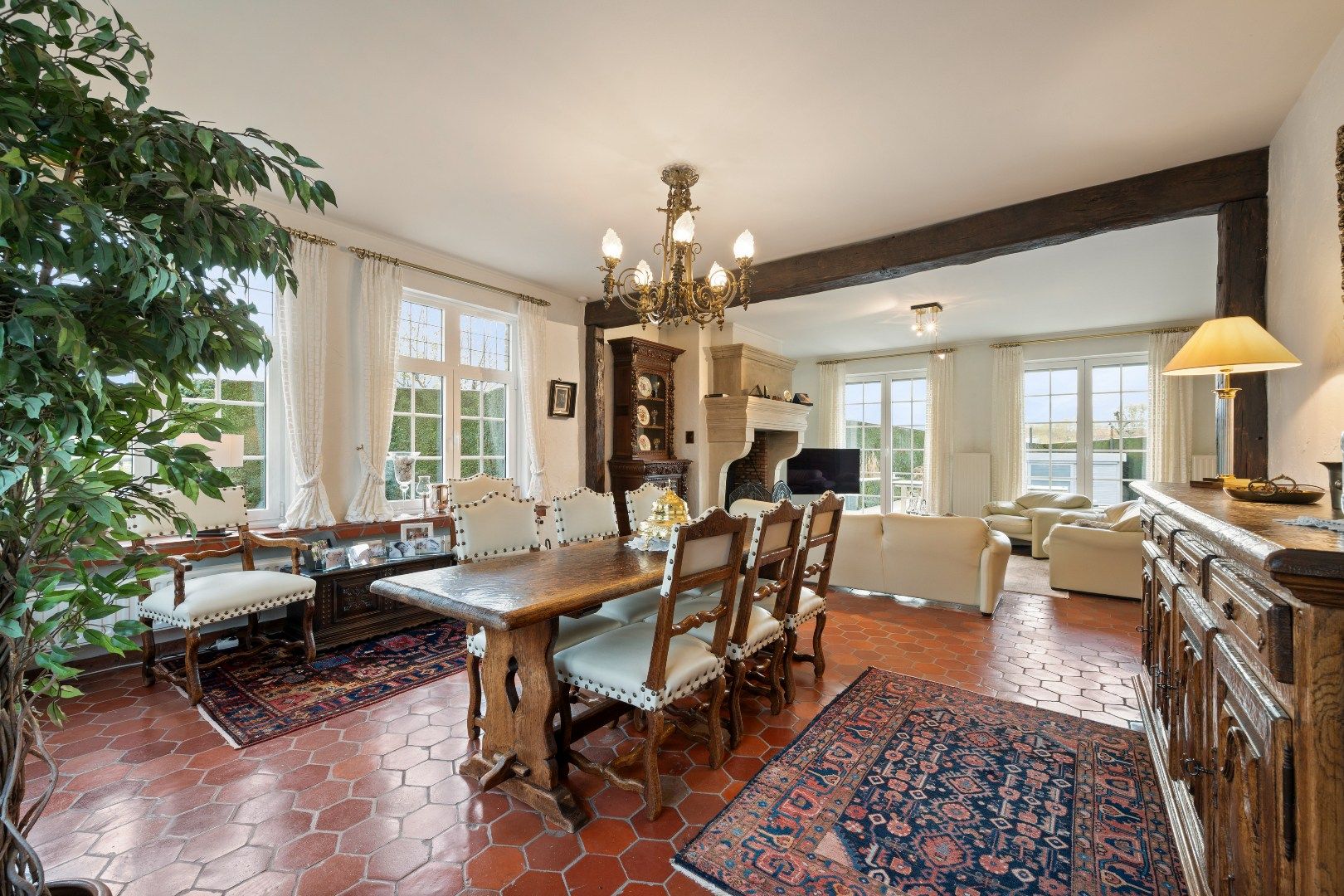 KWALITATIEF AFGEWERKTE VILLA IN RUSTIGE WIJK MET EPC B (172), 4 SLPKS, DUBBELE GARAGE EN 325M² BEW. OPP. foto 12