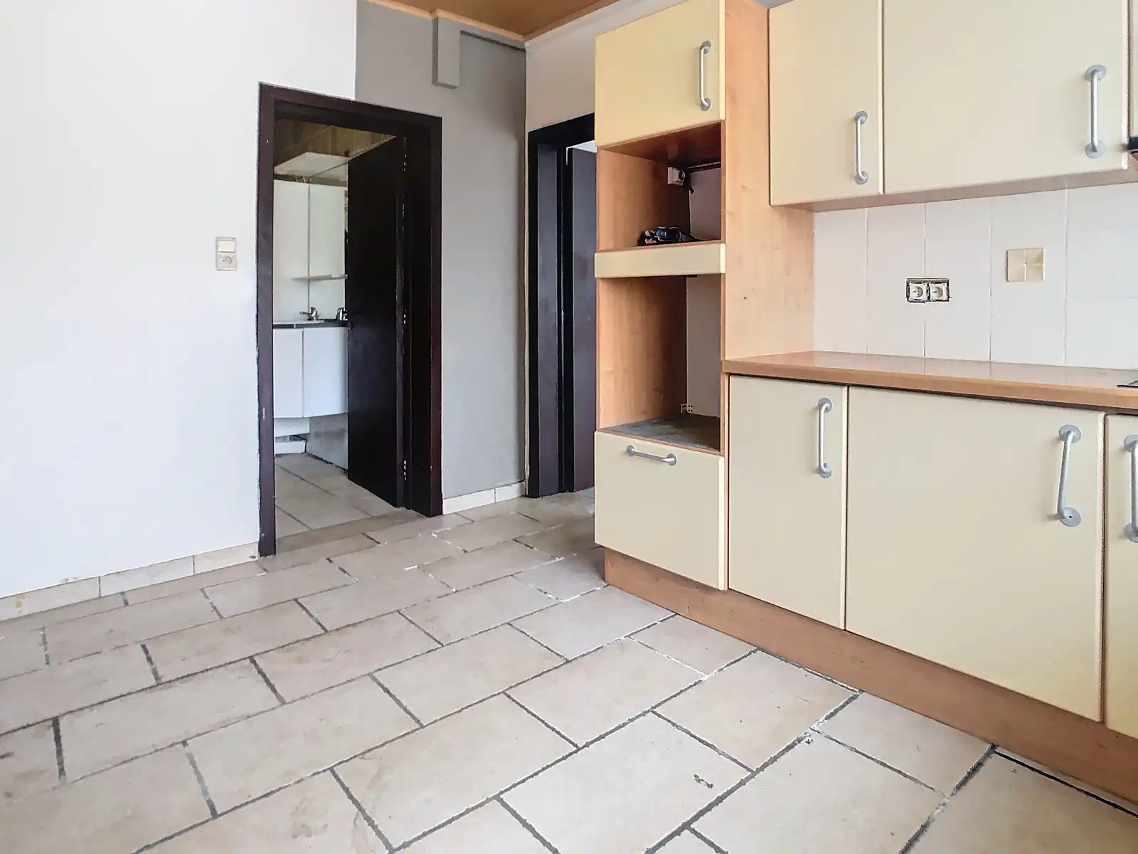 Ophasselt: te moderniseren woning met potentieel foto 12