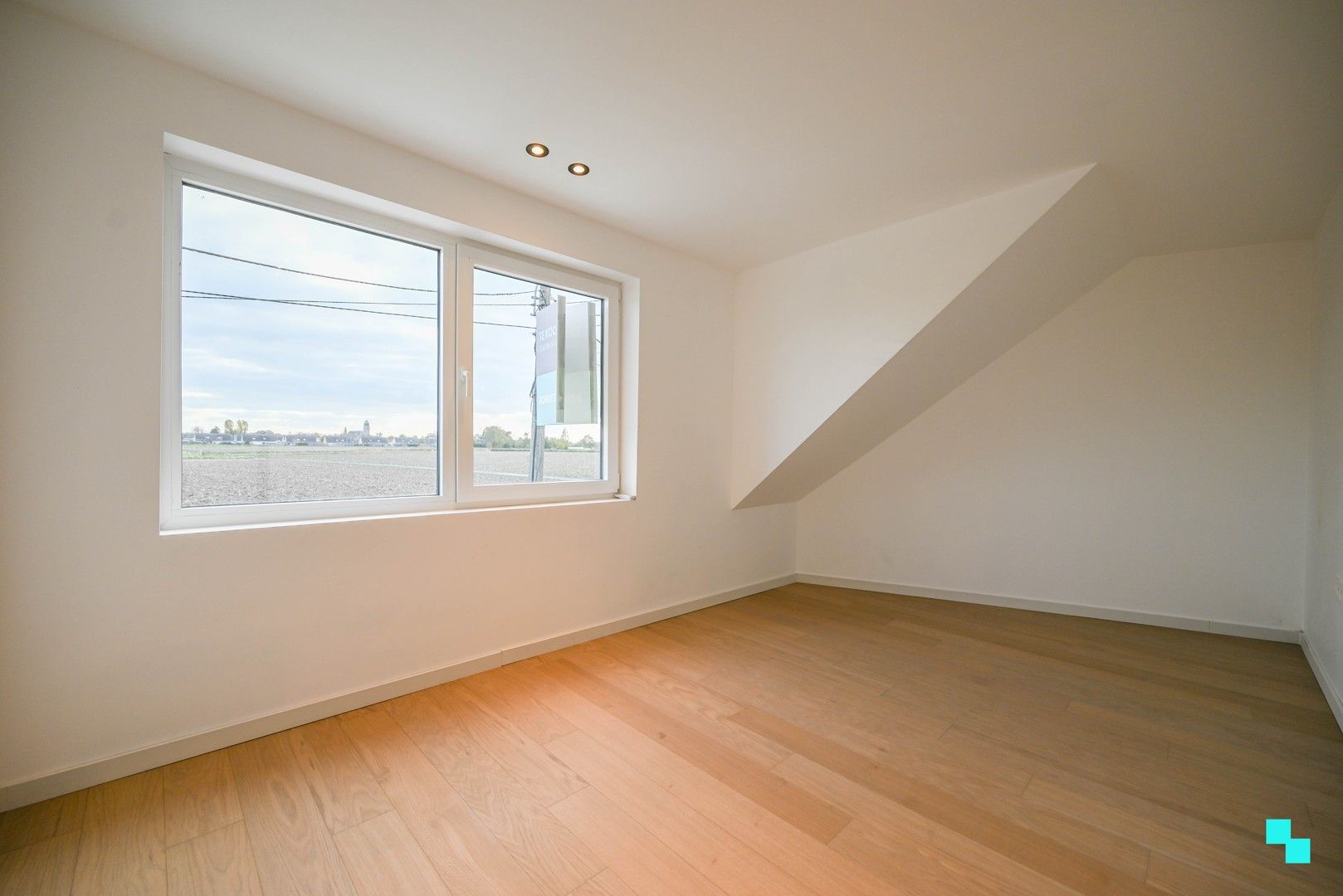 Volledig gerenoveerde woning met zicht op de velden foto 18