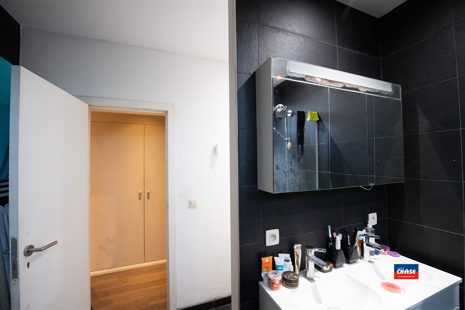 Handelshuis met groot appartement, garage en tuin foto 43