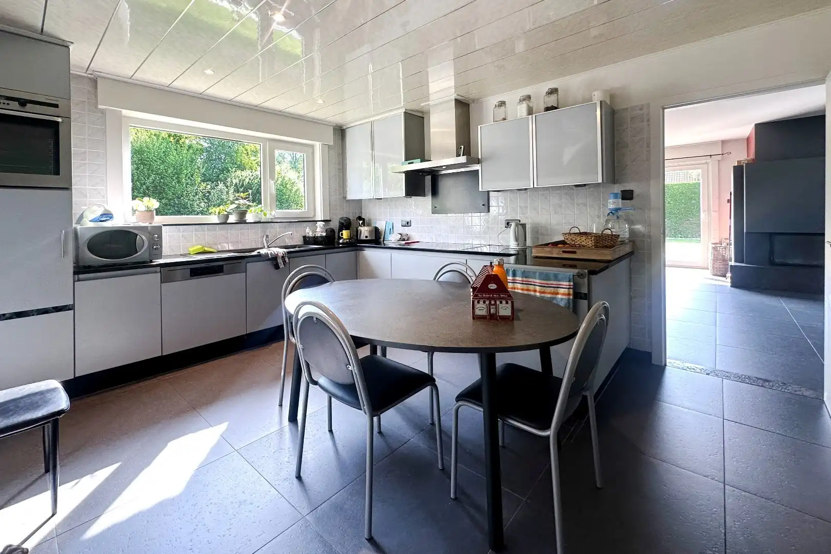 Instapklare woning met landbouwgrond in Assebroek foto 9