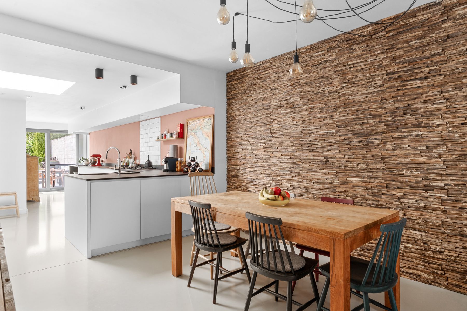 Volledig gerenoveerde 3-slpkamerwoning met tuin in Wetteren! foto 3