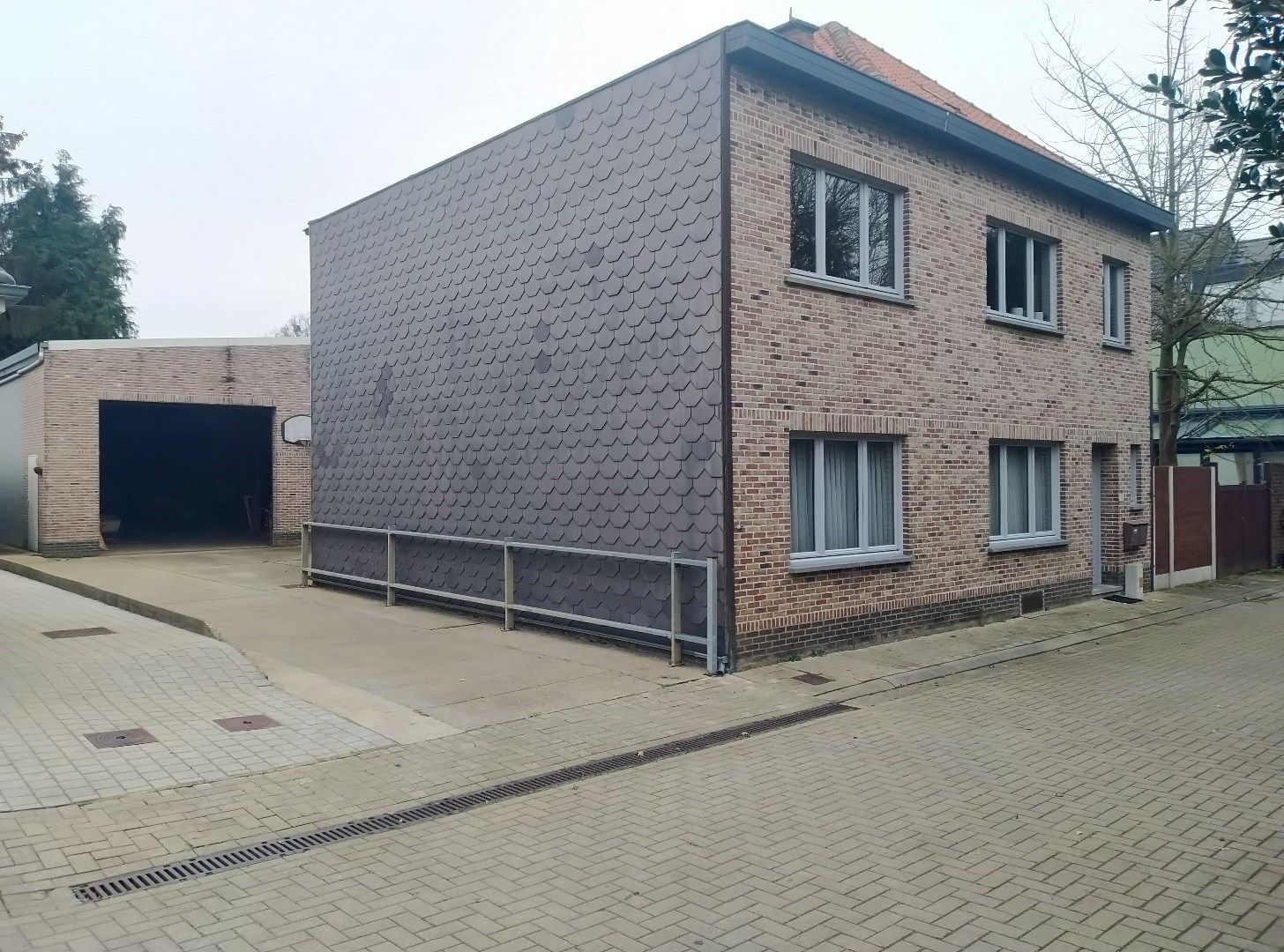 Een huis met landbouwloods. foto 26