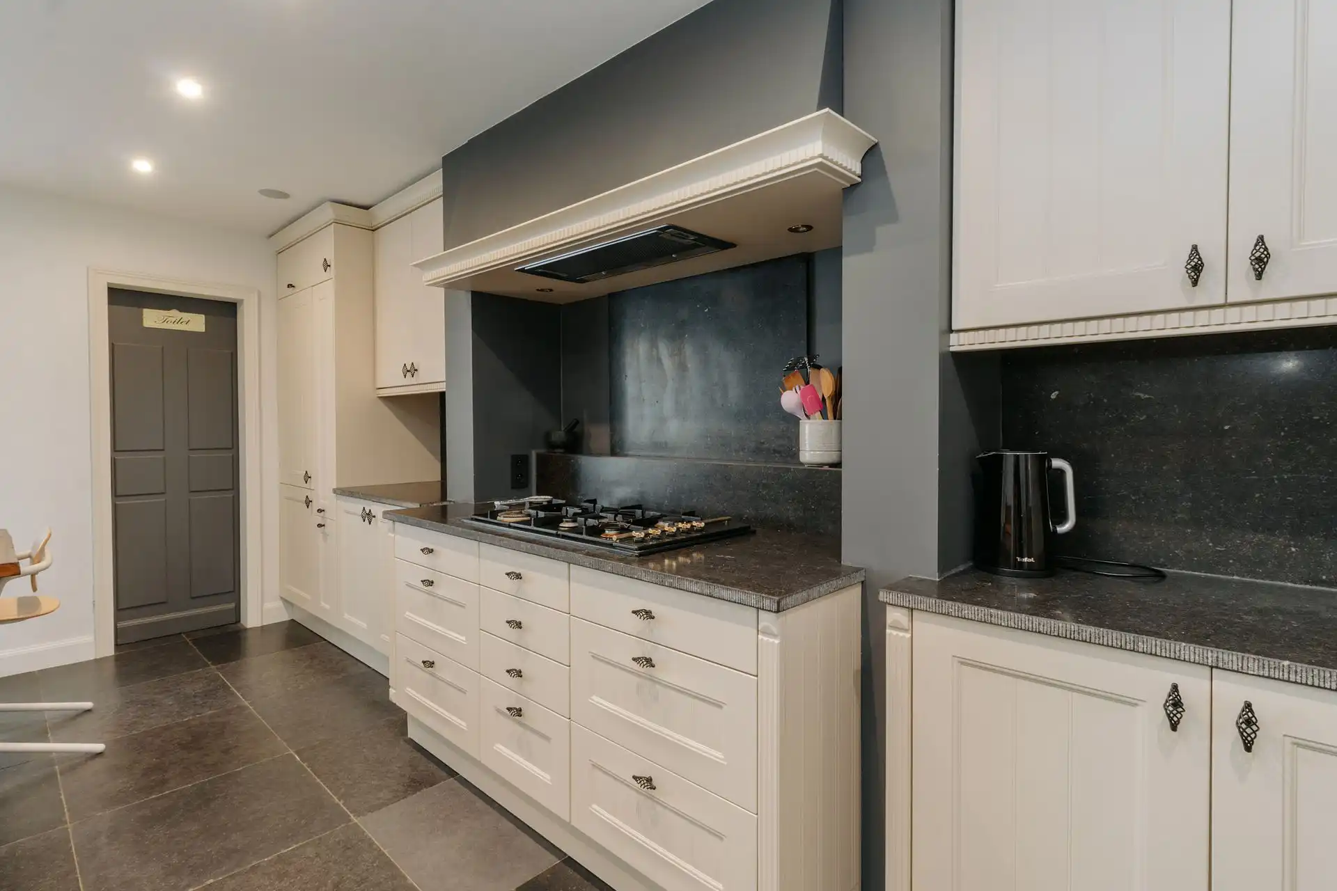 Karaktervolle woning met verrassend veel ruimte in Merksem foto 9