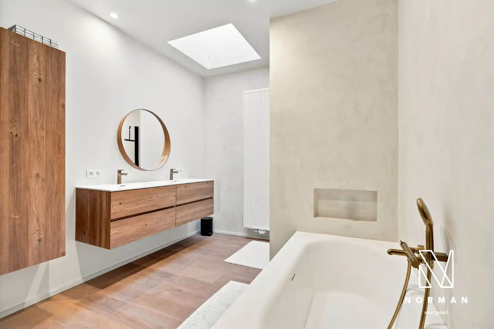 Bedrijfswoning op 1186 m² met luxueuze woonst. foto 21