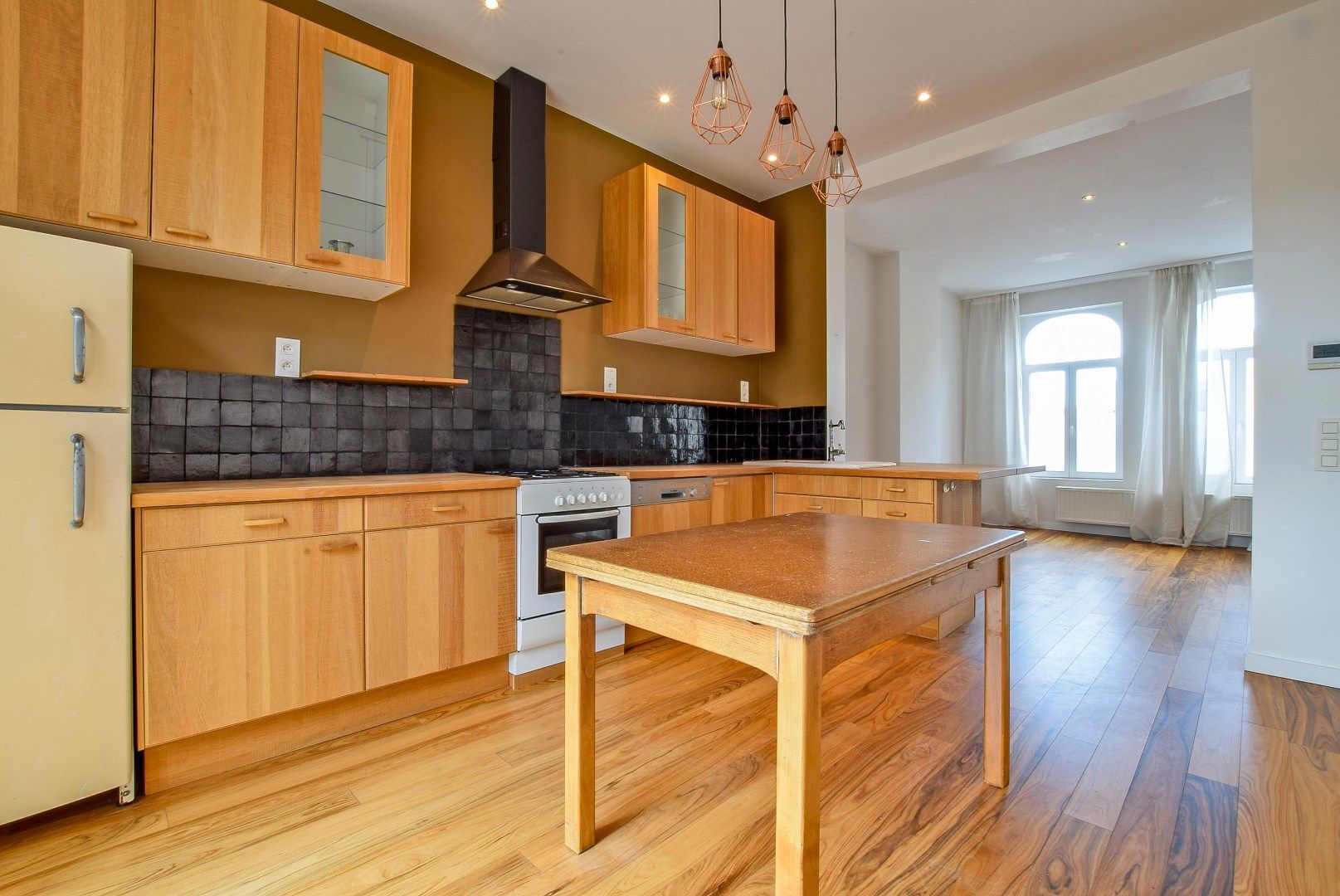 Charmante stadswoning met praktijkruimte in hartje Nieuwpoort-Stad op 91 m². foto 7