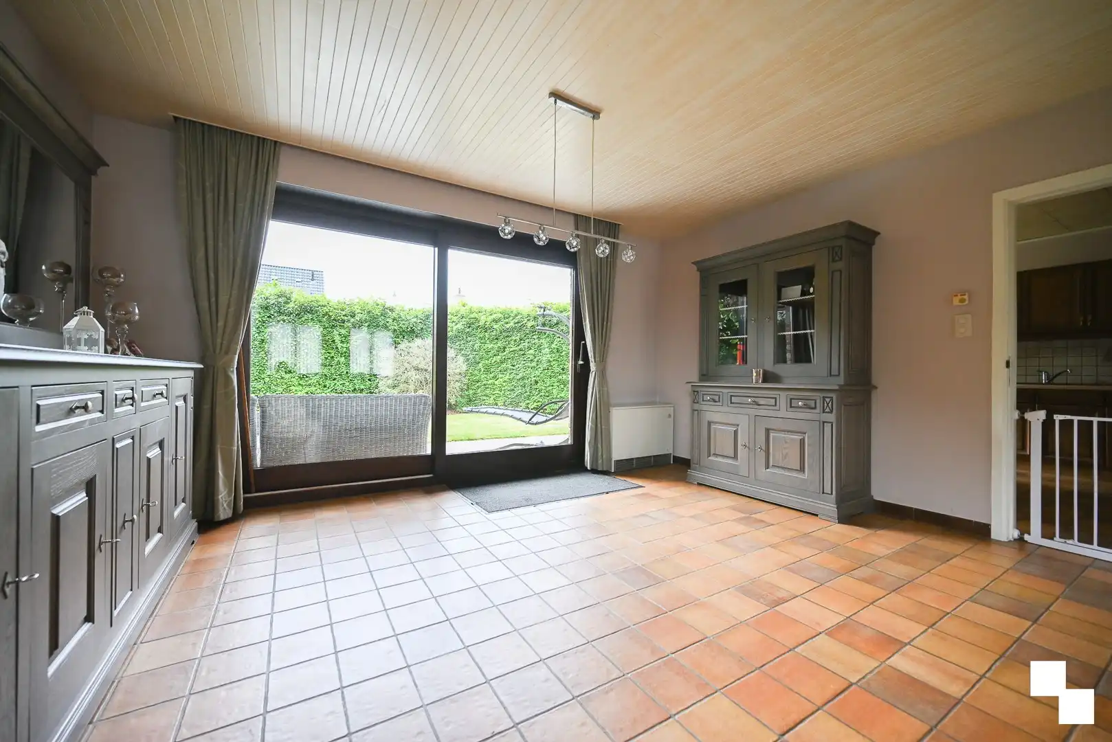 Ruime gezinswoning in doodlopende straat te Izegem foto 5