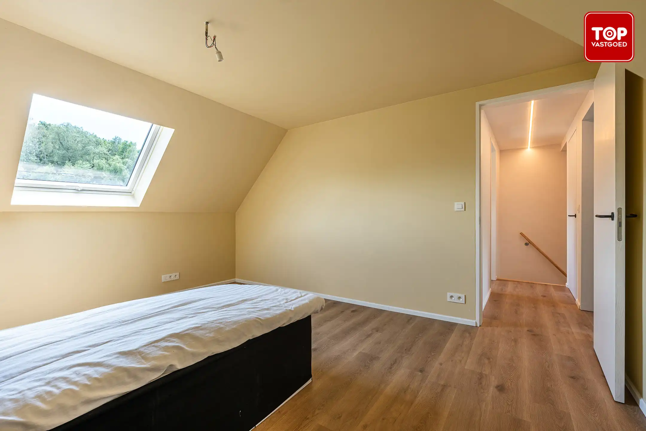 Gerenoveerde gezinswoning met garage en ruime tuin  foto 19
