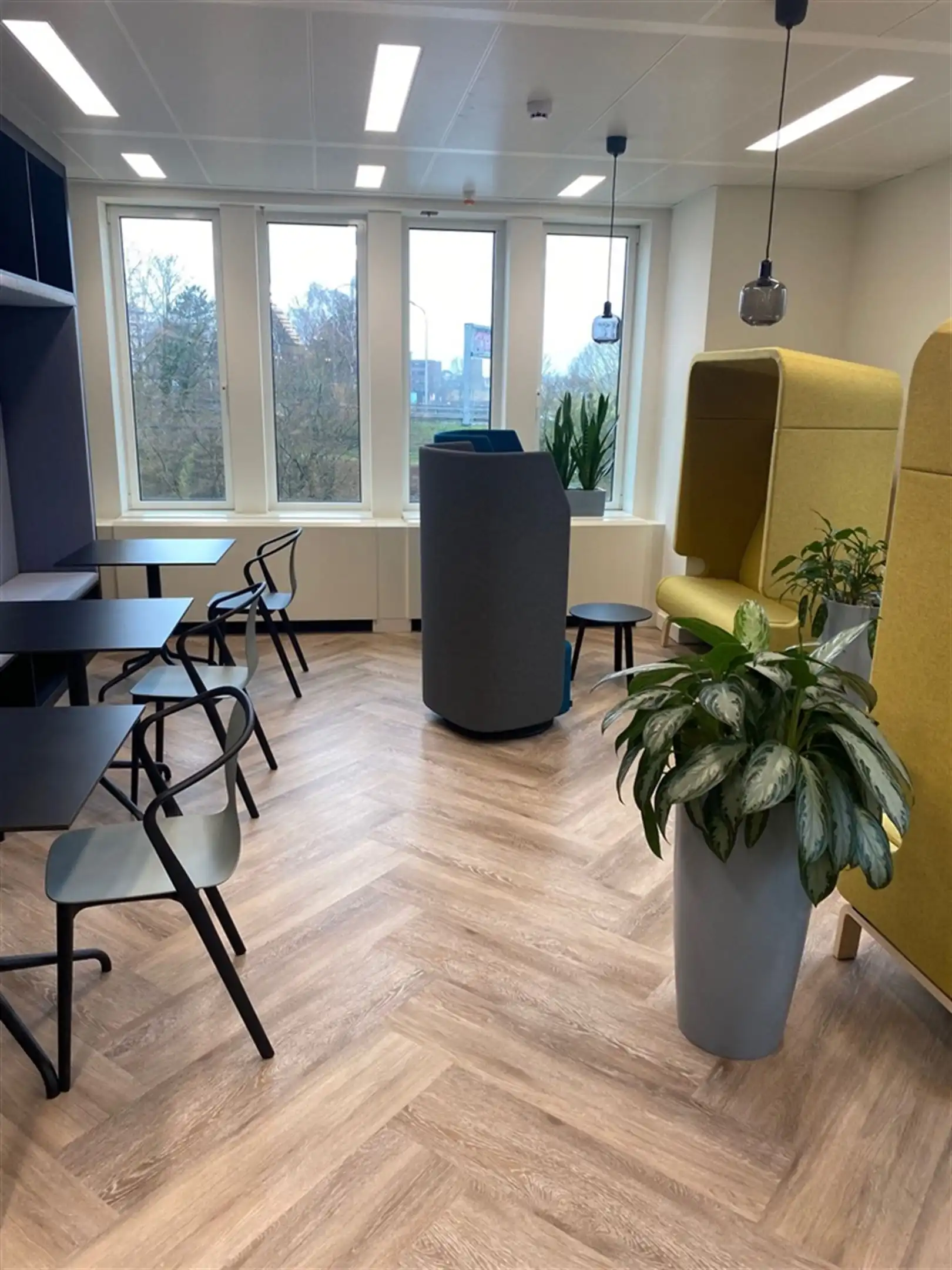 TWIN SQUARES - 984m² instapklaar foto 16