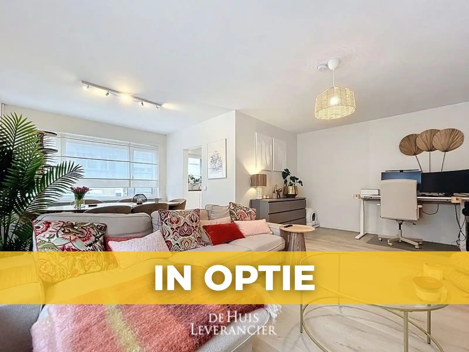 IN OPTIE - Gerenoveerd hoekappartement GLV (3 slpks) met tuin en garage foto {{pictureIndex}}