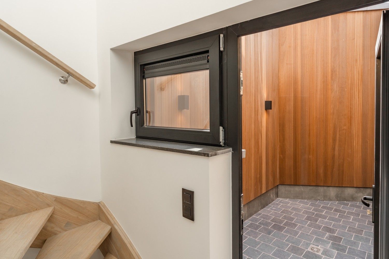 Volledig gerenoveerde stadswoning met 3 slaapkamers en 2 badkamers op een steenworp van Hasselt centrum foto 9