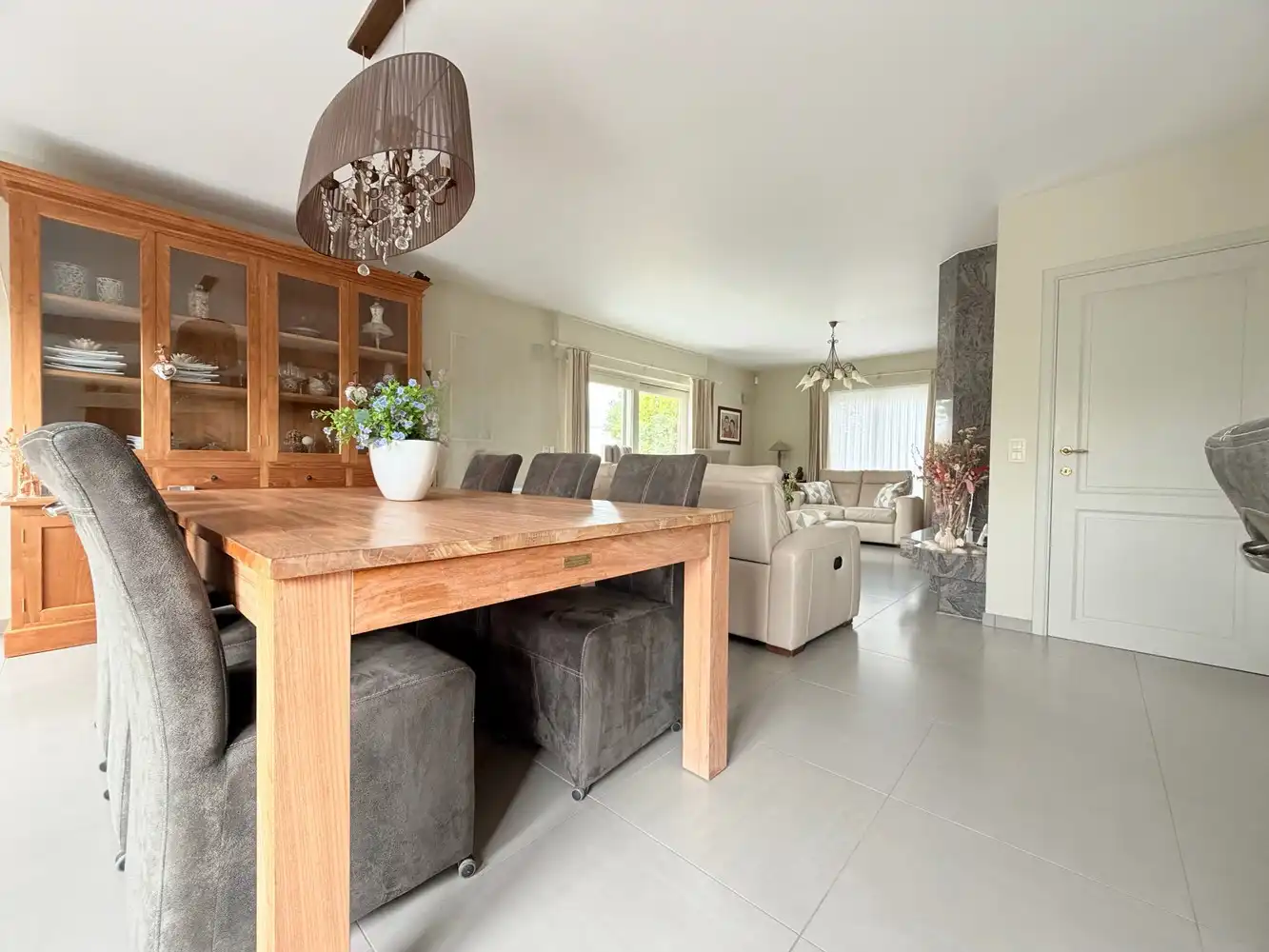 Alleenstaande woning in rustige wijk (551m2) foto 2