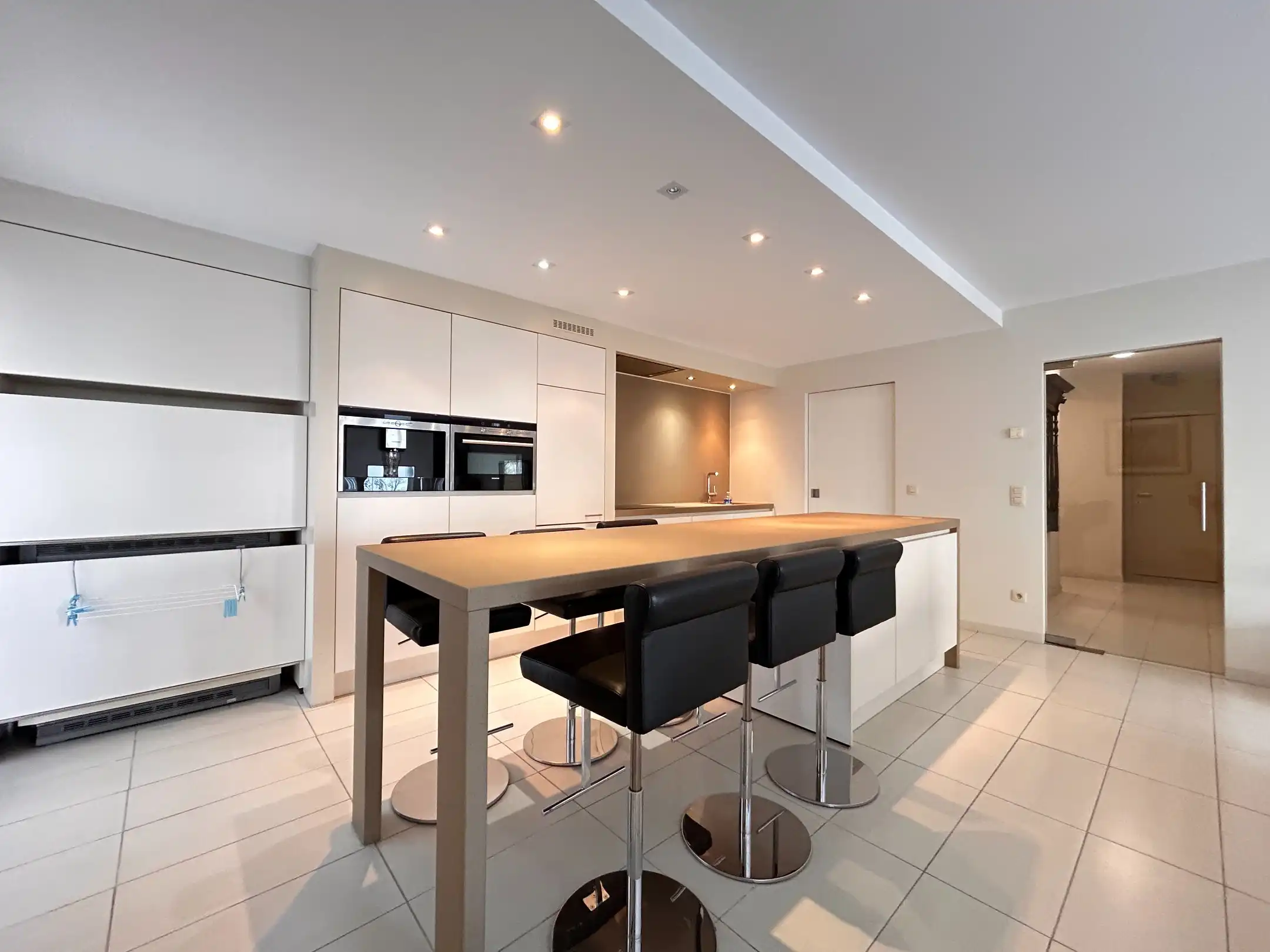 Bemeubeld hoekappartement met 2 slaapkamers  foto 6