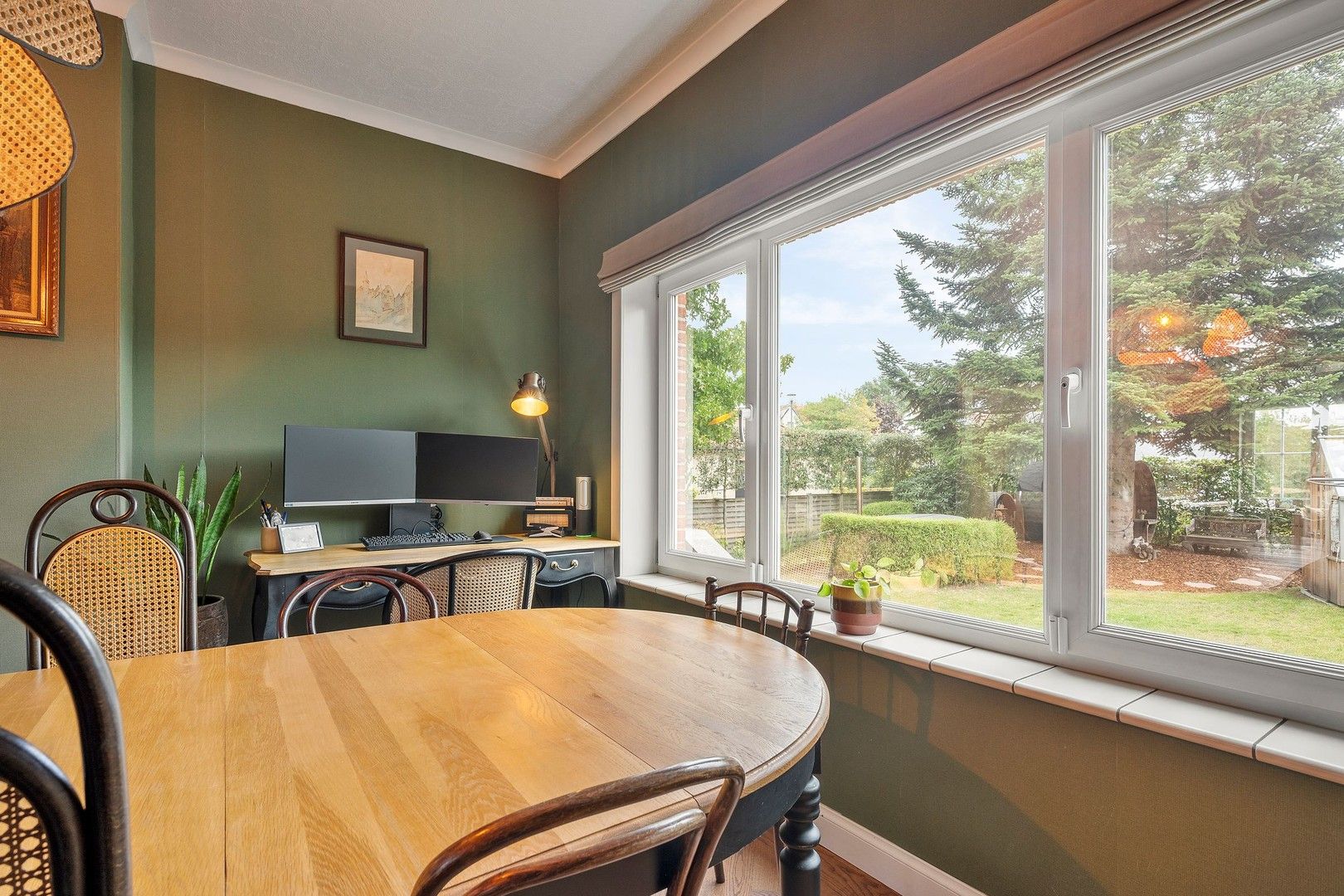 Prachtige karaktervolle, halfopen, robuuste én energiezuinige bel-étage van de jaren '50 met 4 slaapkamers, garage, kelderverdieping en paradijselijke tuin. foto 14