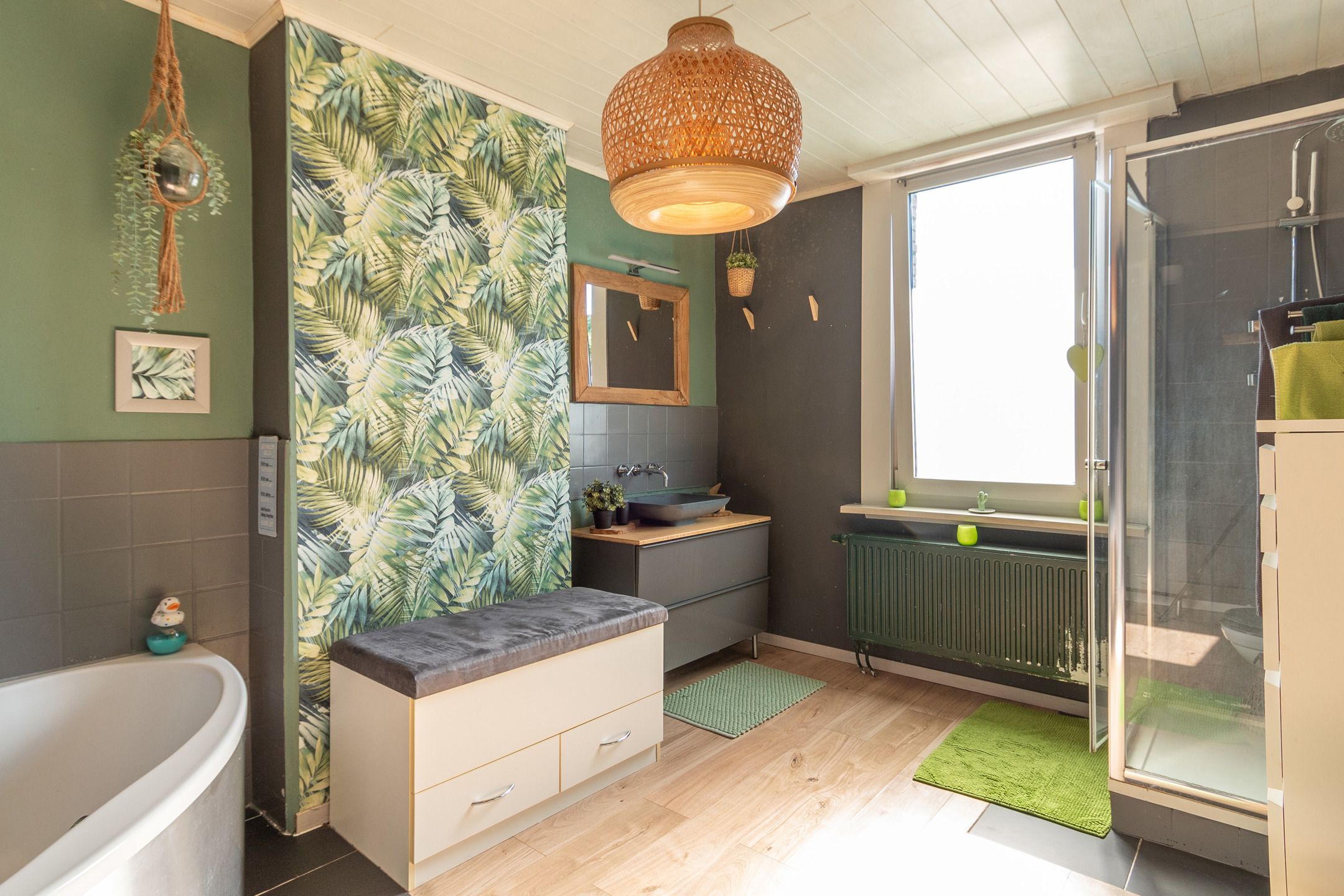 Instapklare starterswoning met garage op centrale locatie foto 10