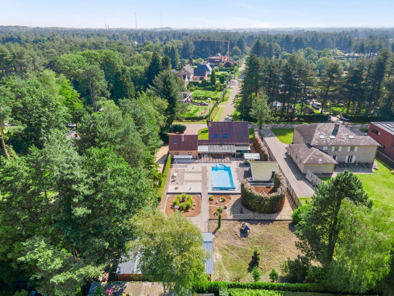 Ruime villa met 5slk en verwarmd zwembad op 2450m² foto 36