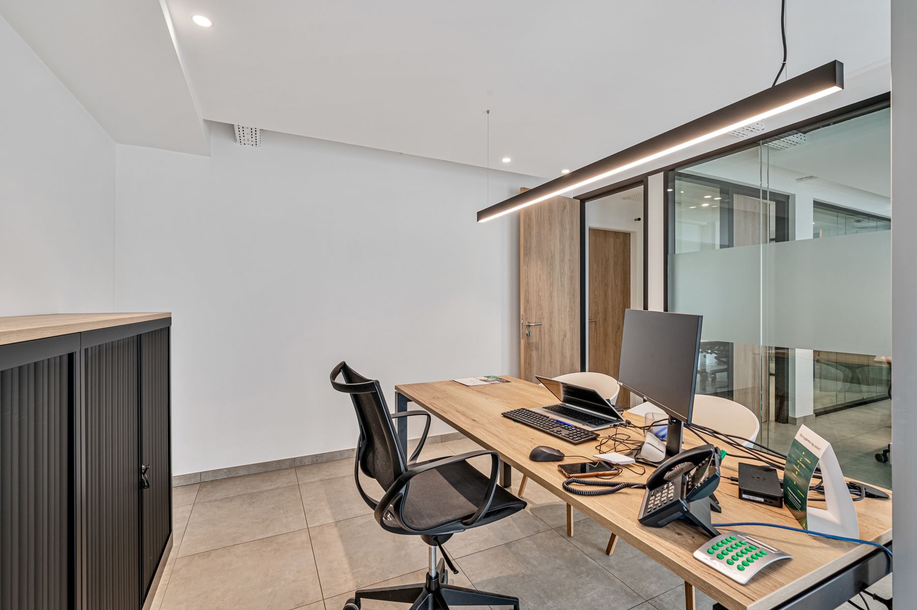 Moderne en zichtbare kantoorruimte op toplocatie foto 15