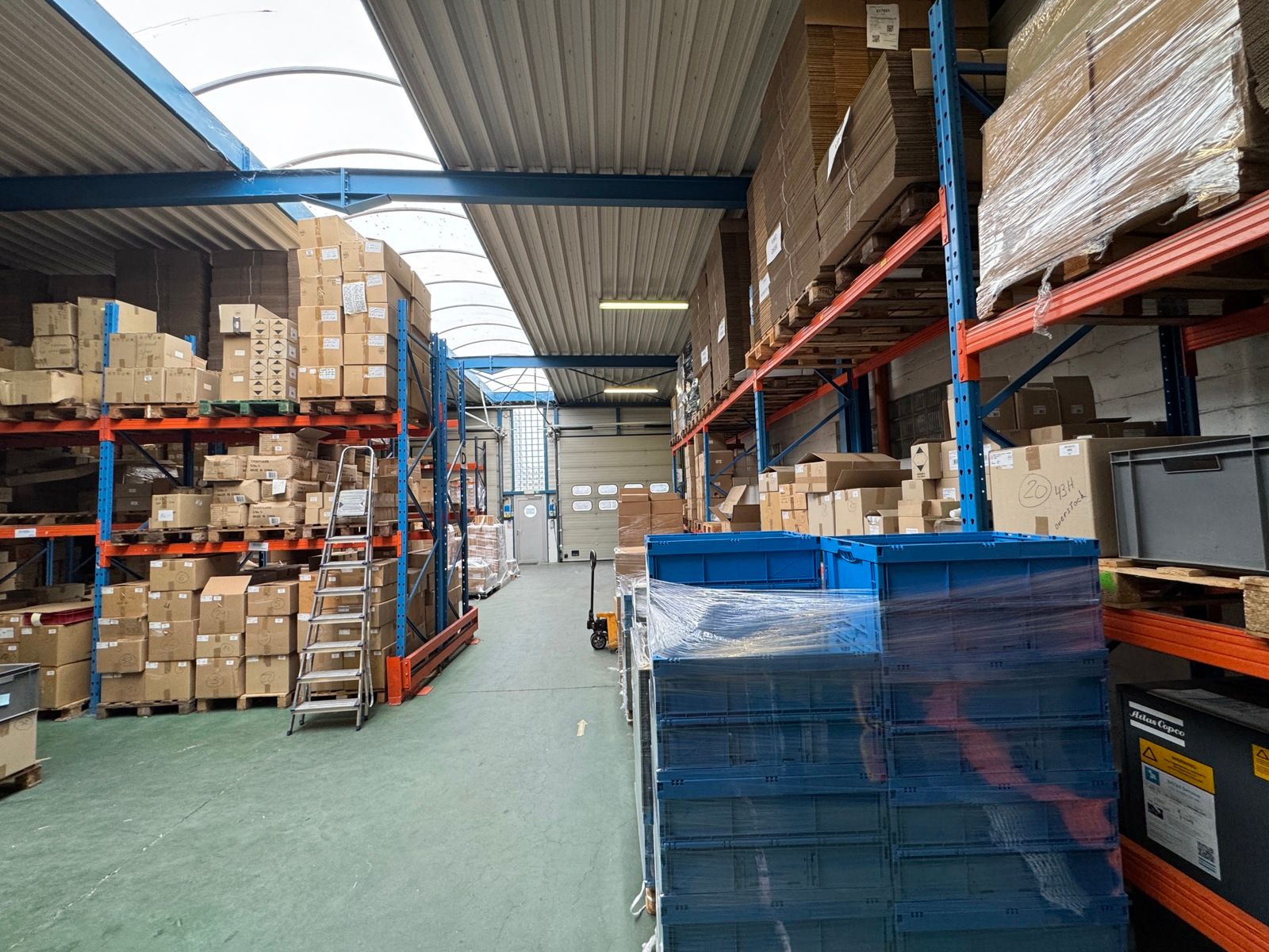 Grote magazijnruimte/atelier met kantoor te koop in Deurne  foto 19